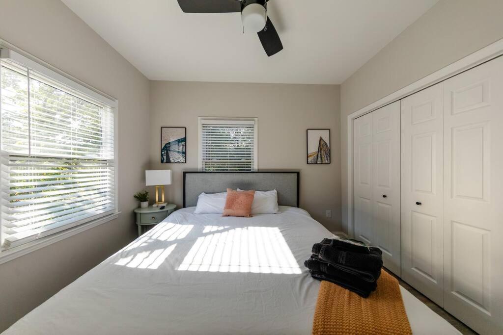 Minutes To Broadway - 2 King Beds With Optional Garage Parking *