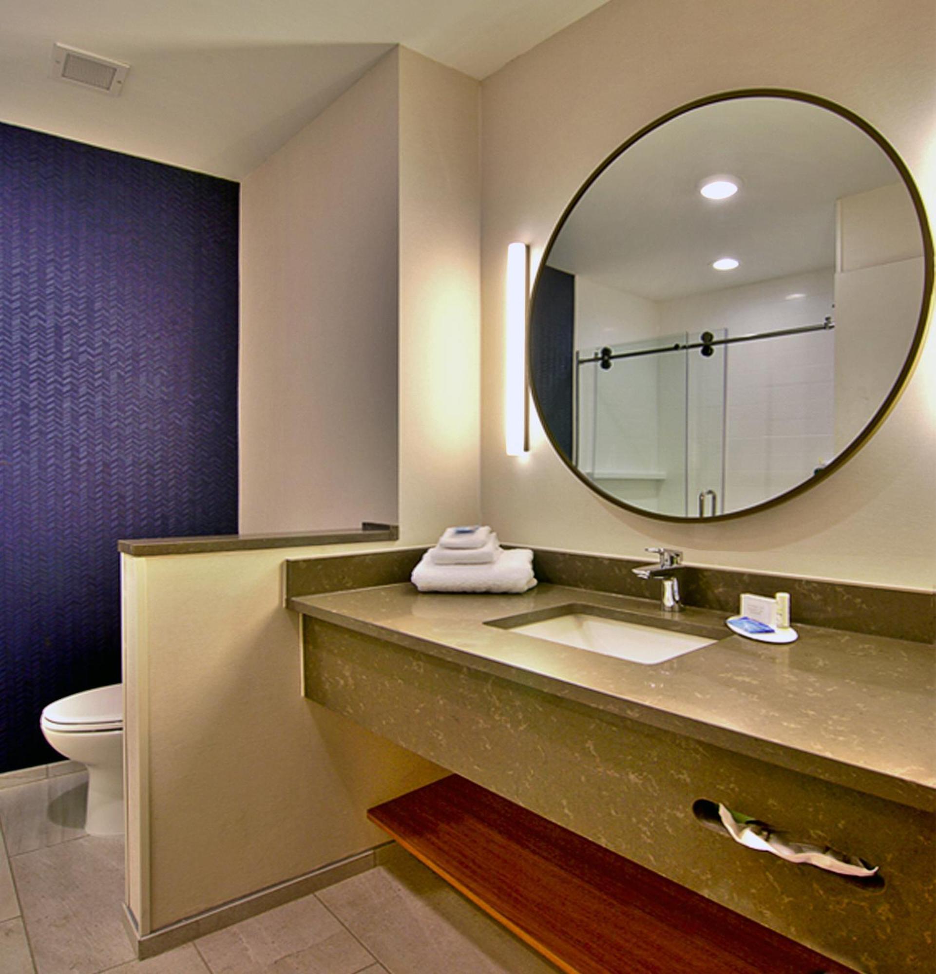 Hotel Fairfield & By Marriott Airport