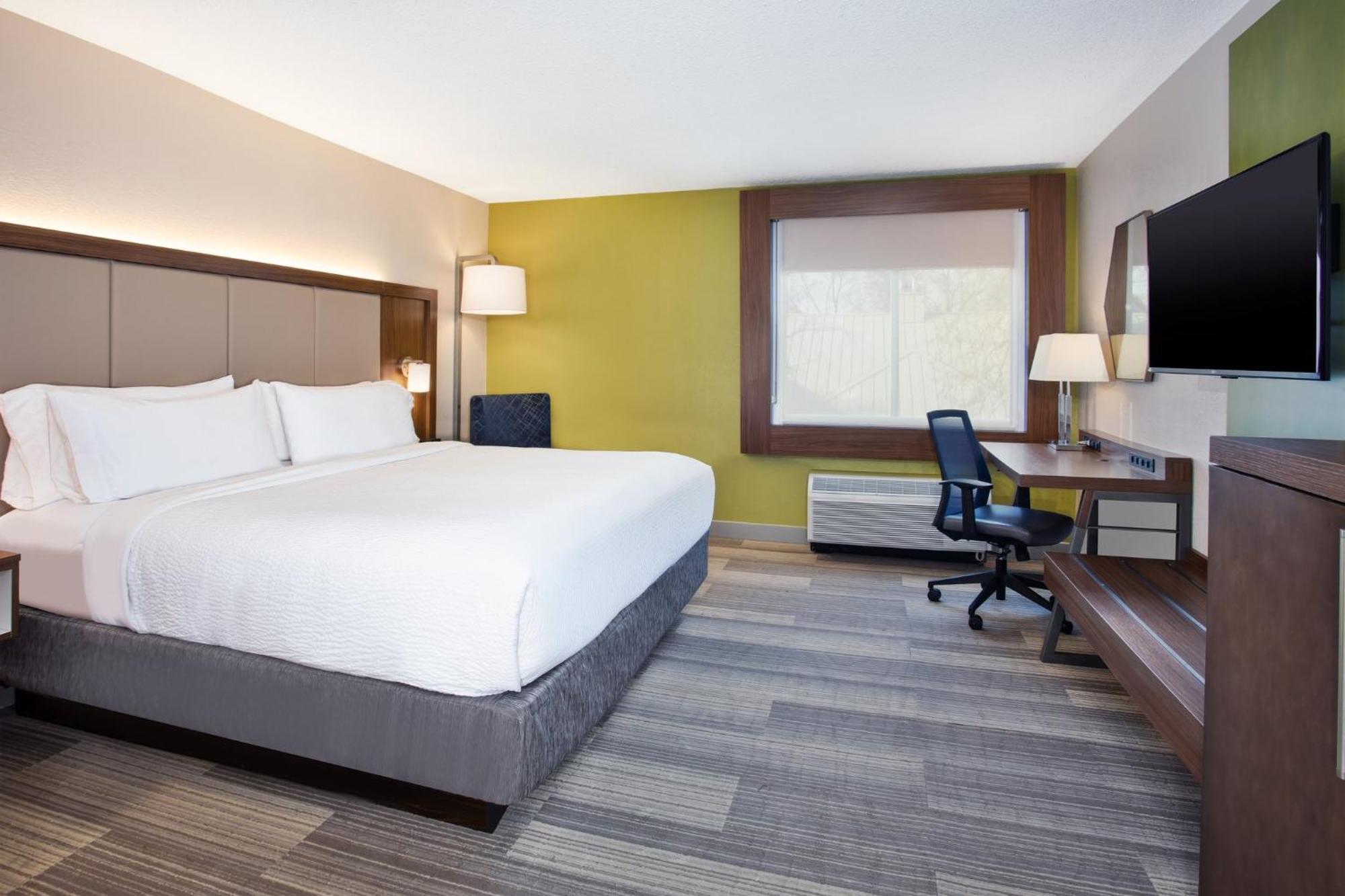 Hotel Holiday Express Airport By Ihg 3*