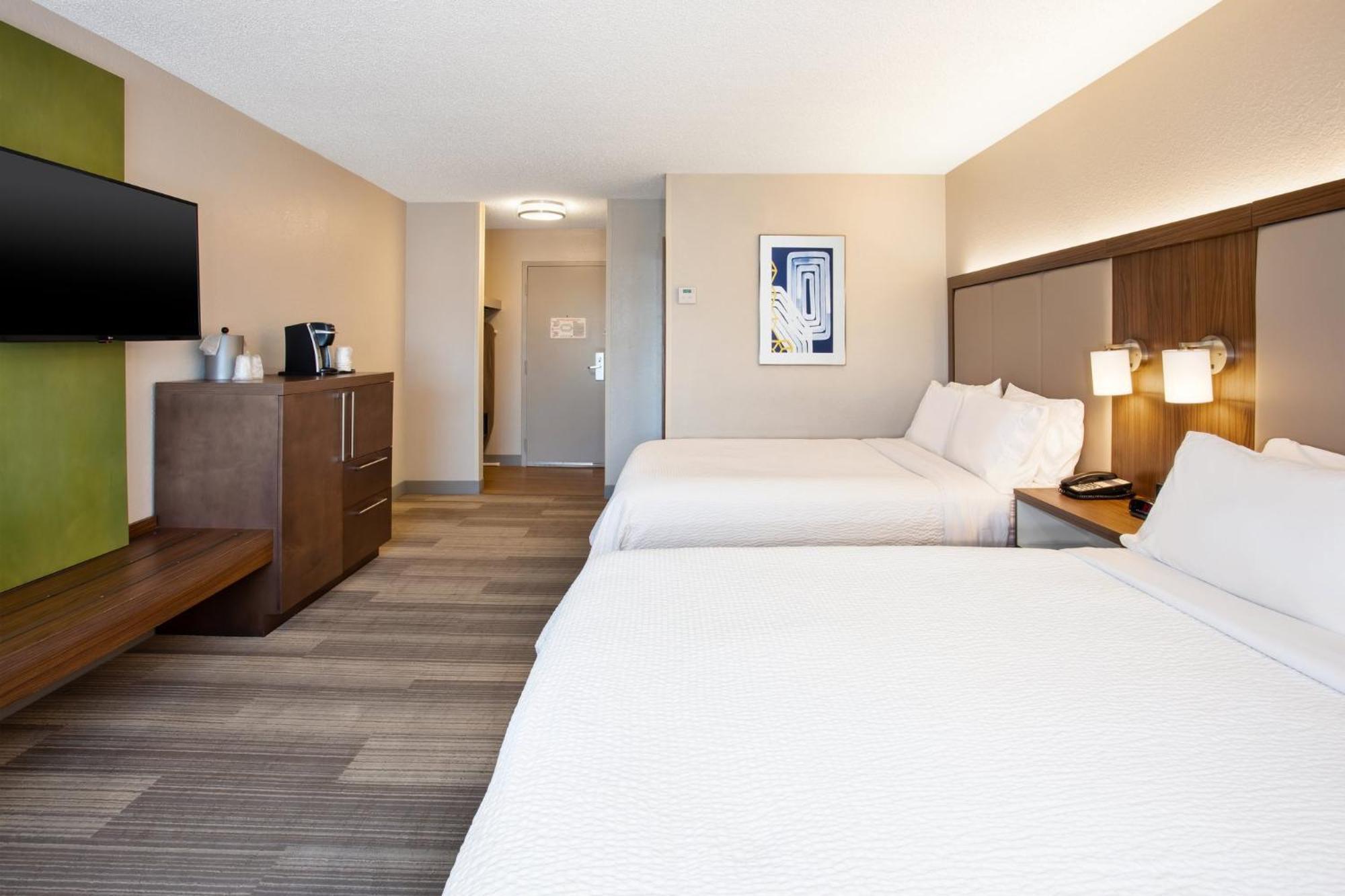 Holiday Express Airport By Ihg Hotel