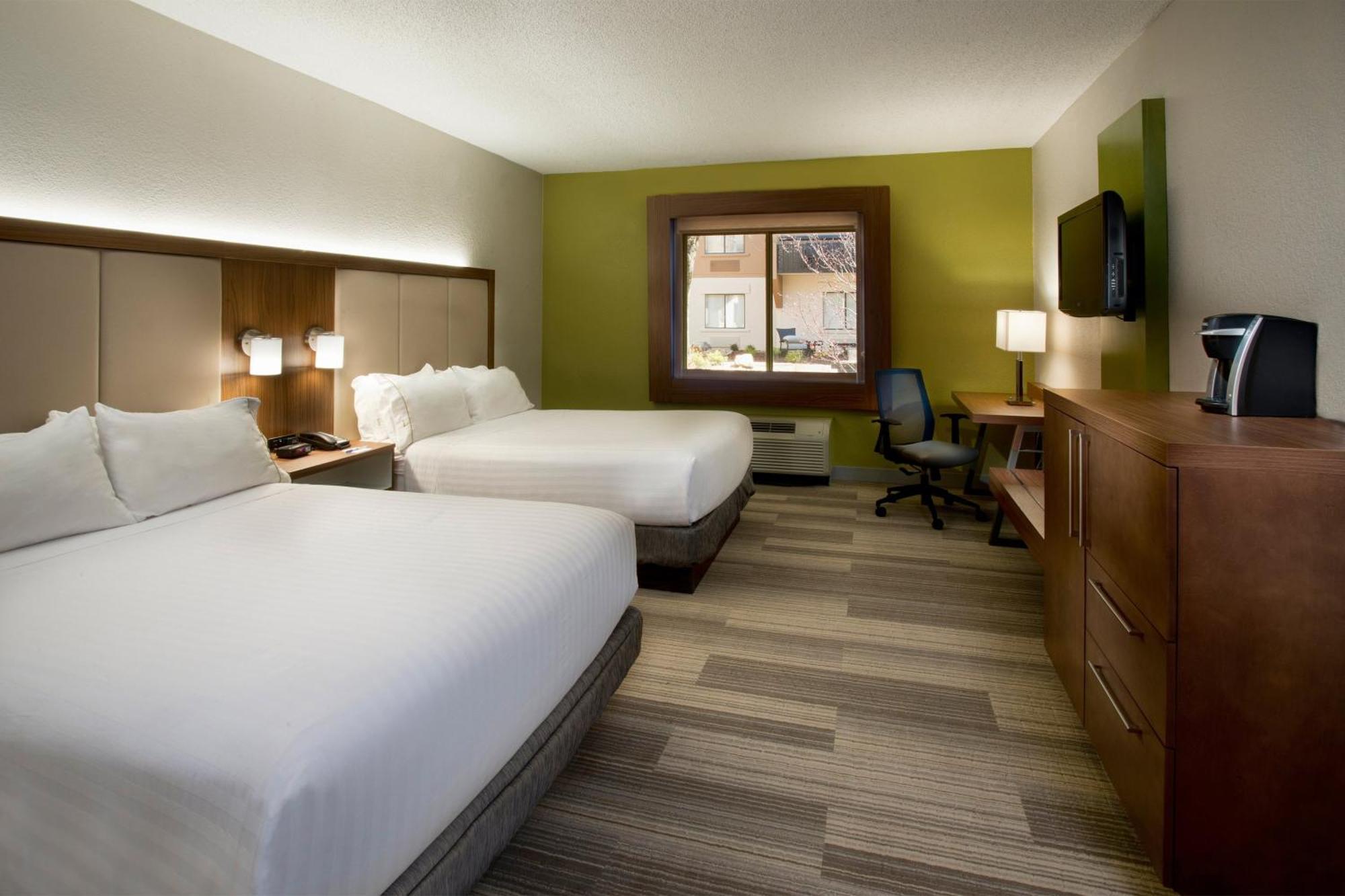 Holiday Express Airport By Ihg