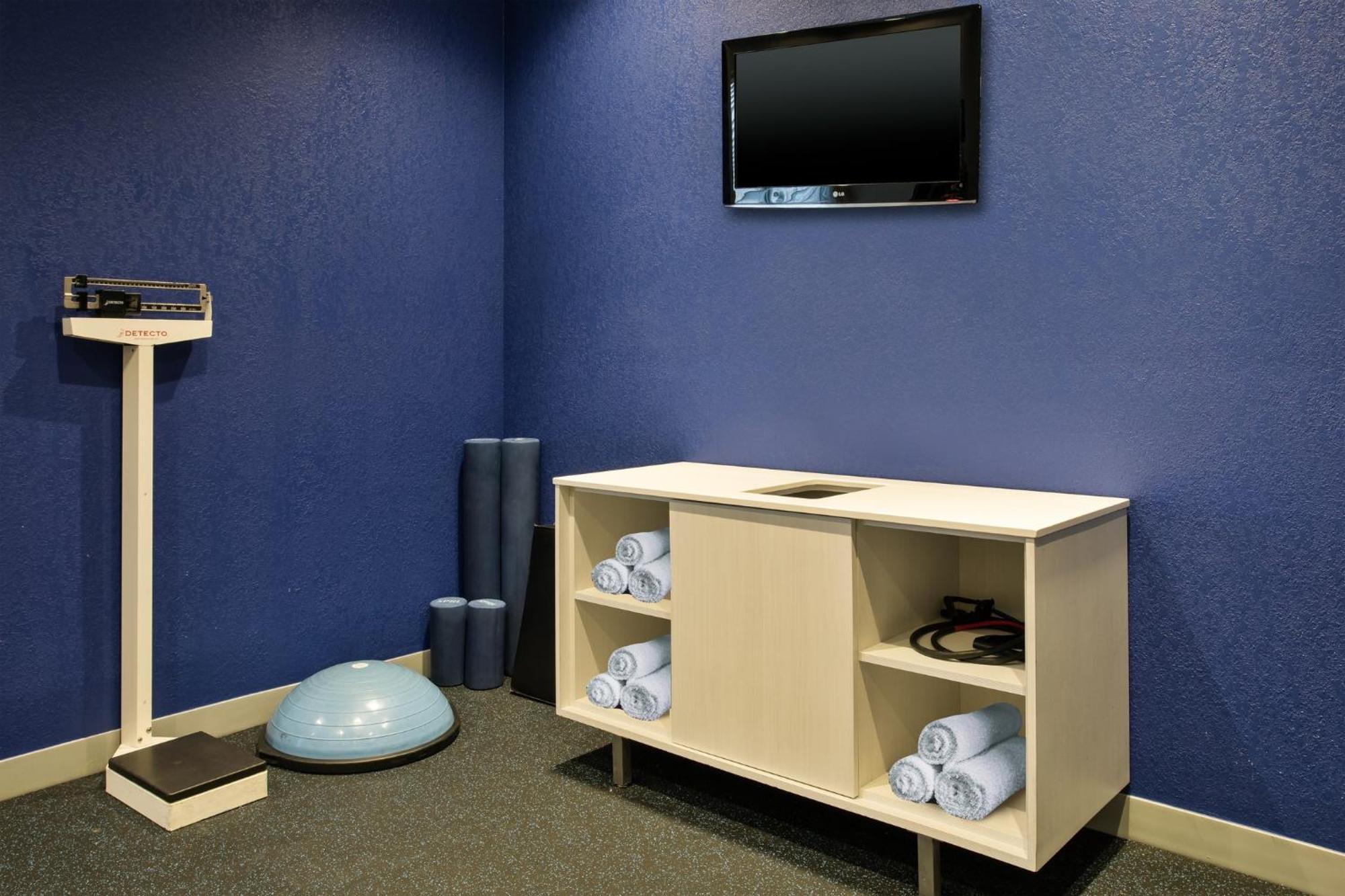 Express Airport By Ihg 3*