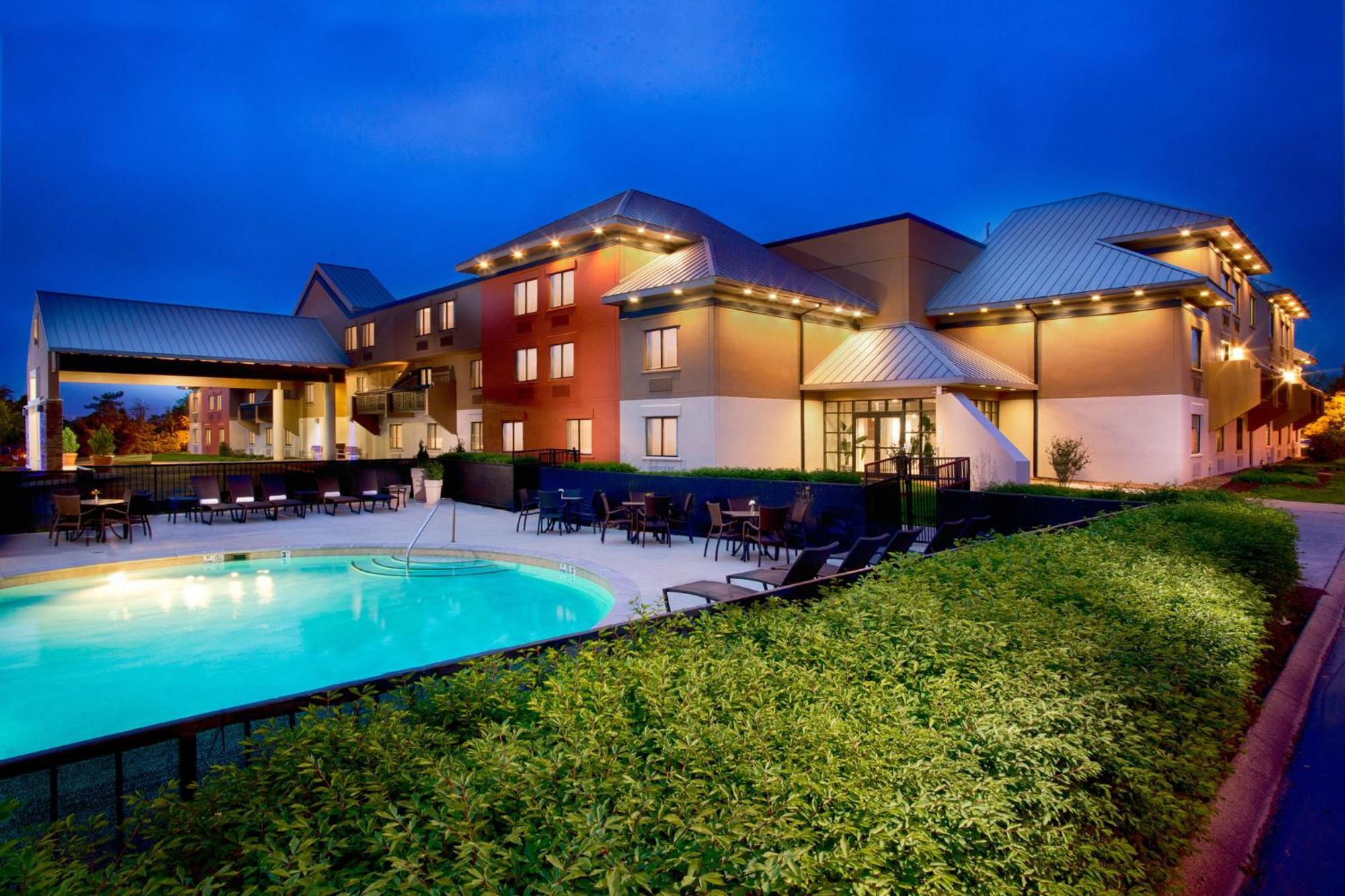 Express Airport By Ihg 3*