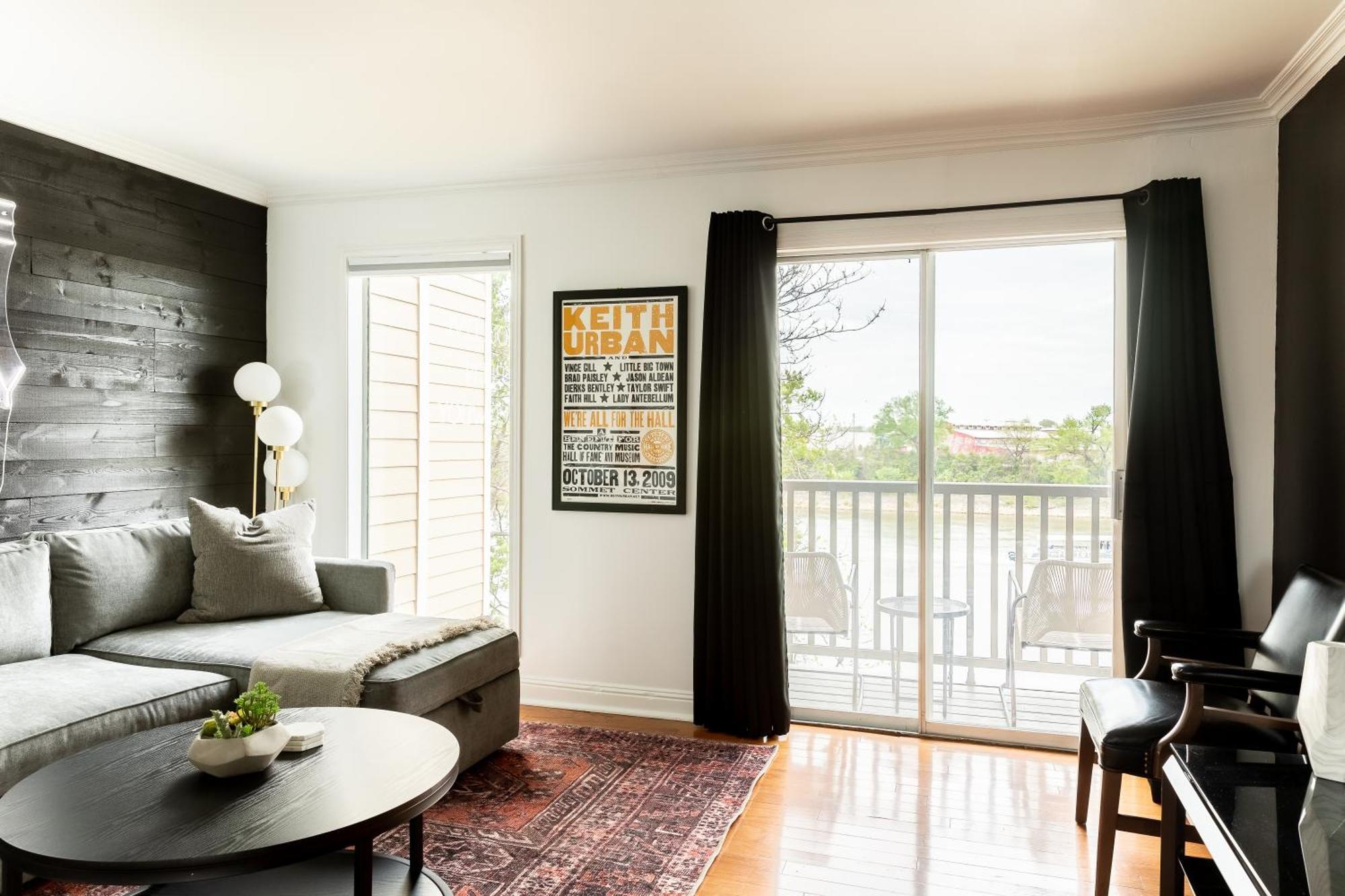 Walk To Downtown Broadway With Pool, Parking And Patio Nashville