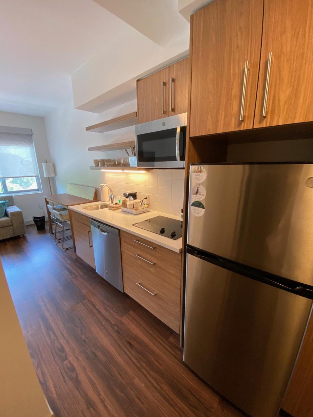 Hotel Element Airport