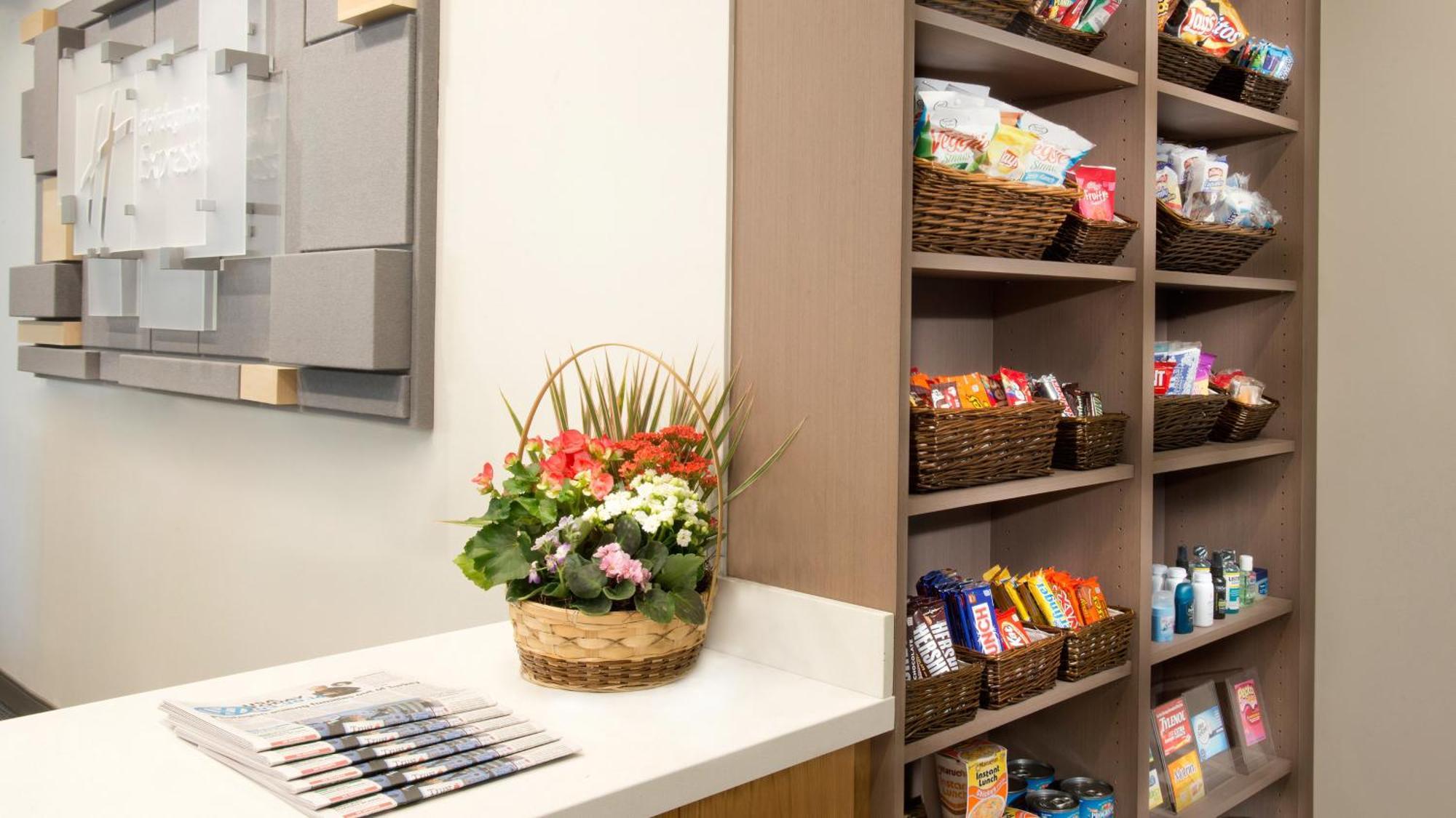 Holiday Express Airport By Ihg Hotel Nashville