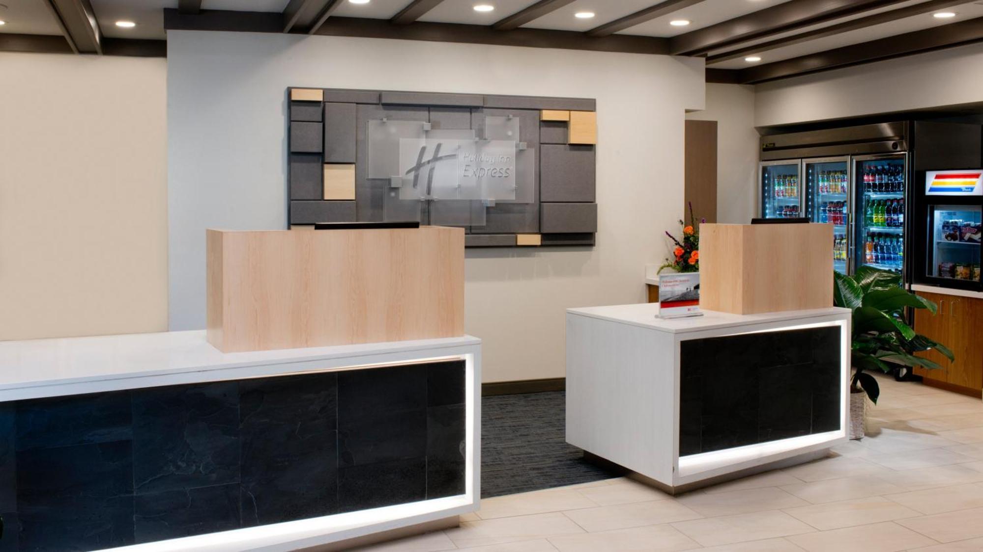 Holiday Express Airport By Ihg Hotel Nashville