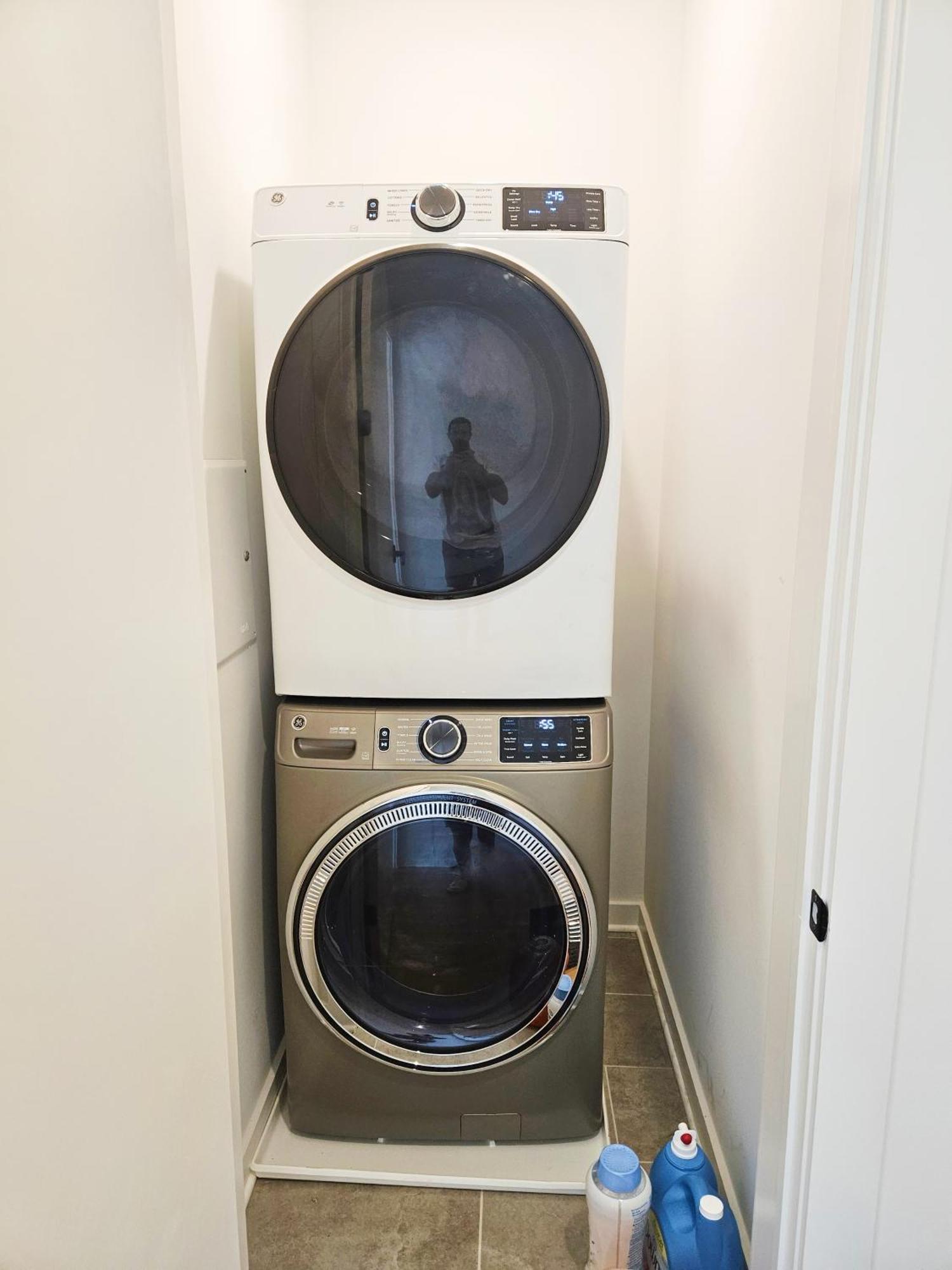 Extra Spacious 4 Bed / 4.5 Bath Music Row Holiday home Nashville