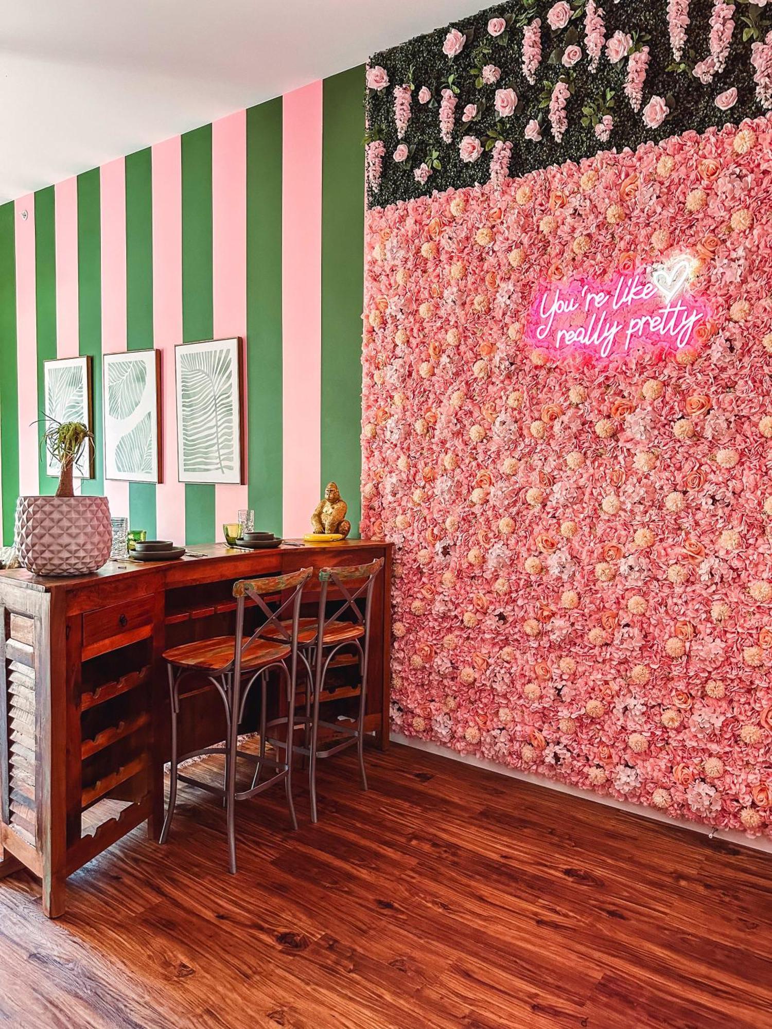 Dreaming With Dolly - Luxe Near Broadway