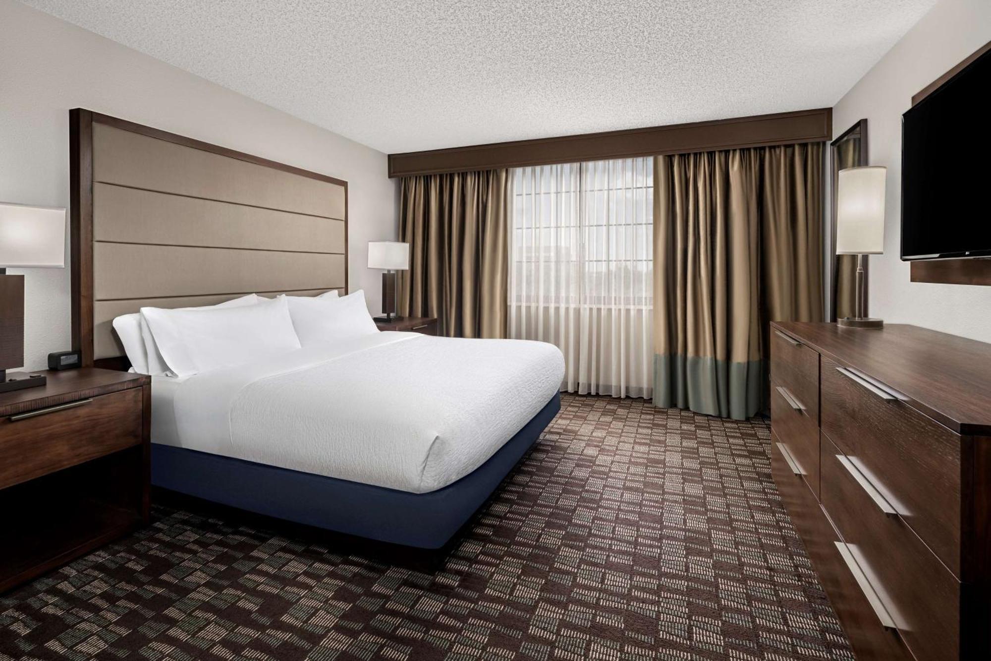 Embassy By Hilton Airport