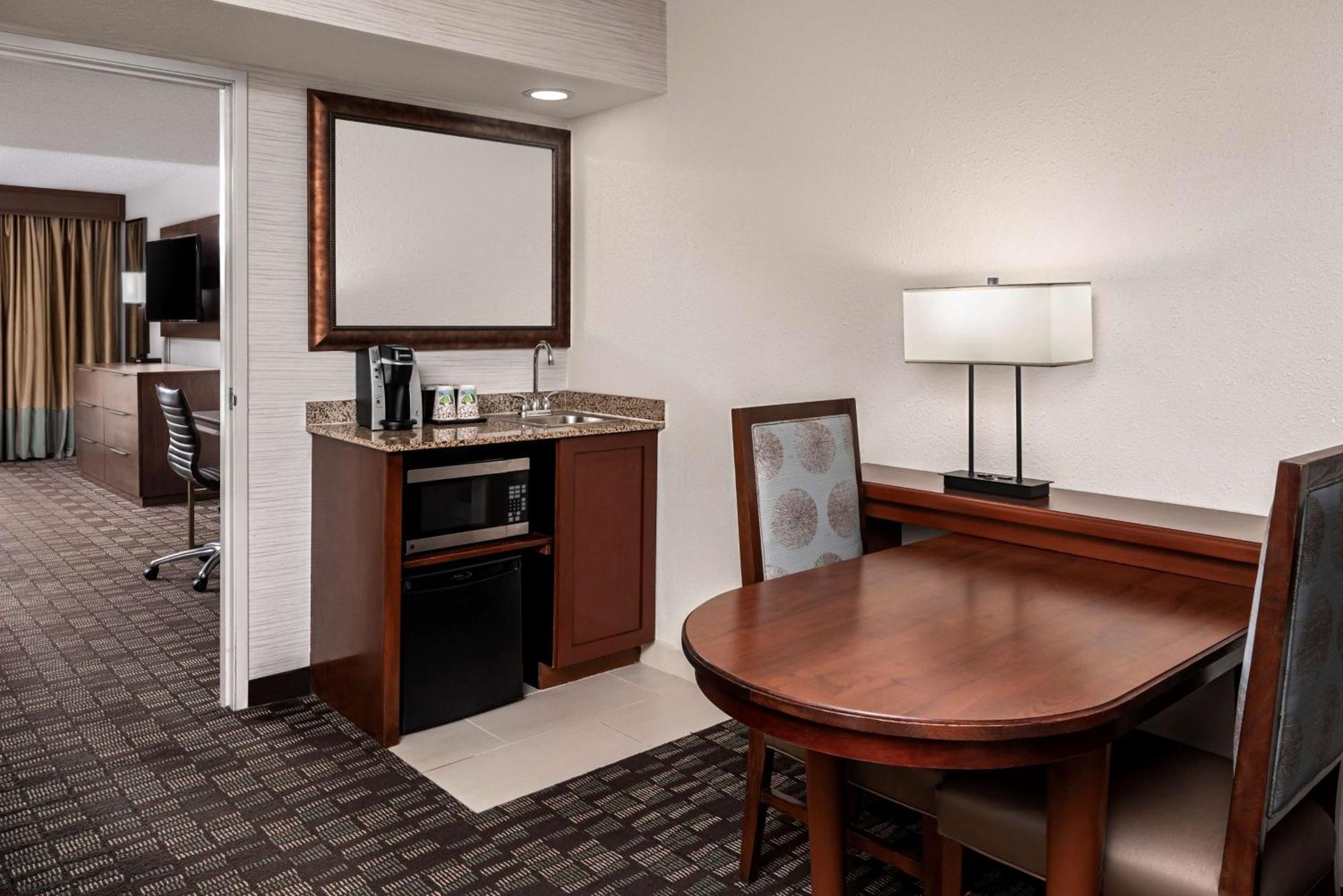 Embassy By Hilton Airport Nashville