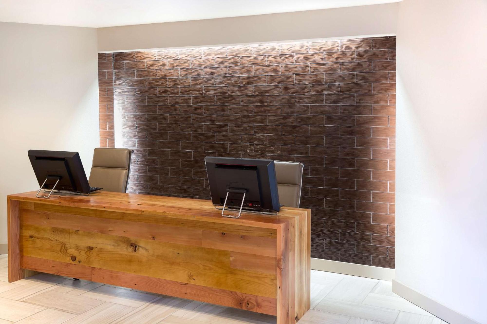 Doubletree By Hilton Airport Hotel Nashville