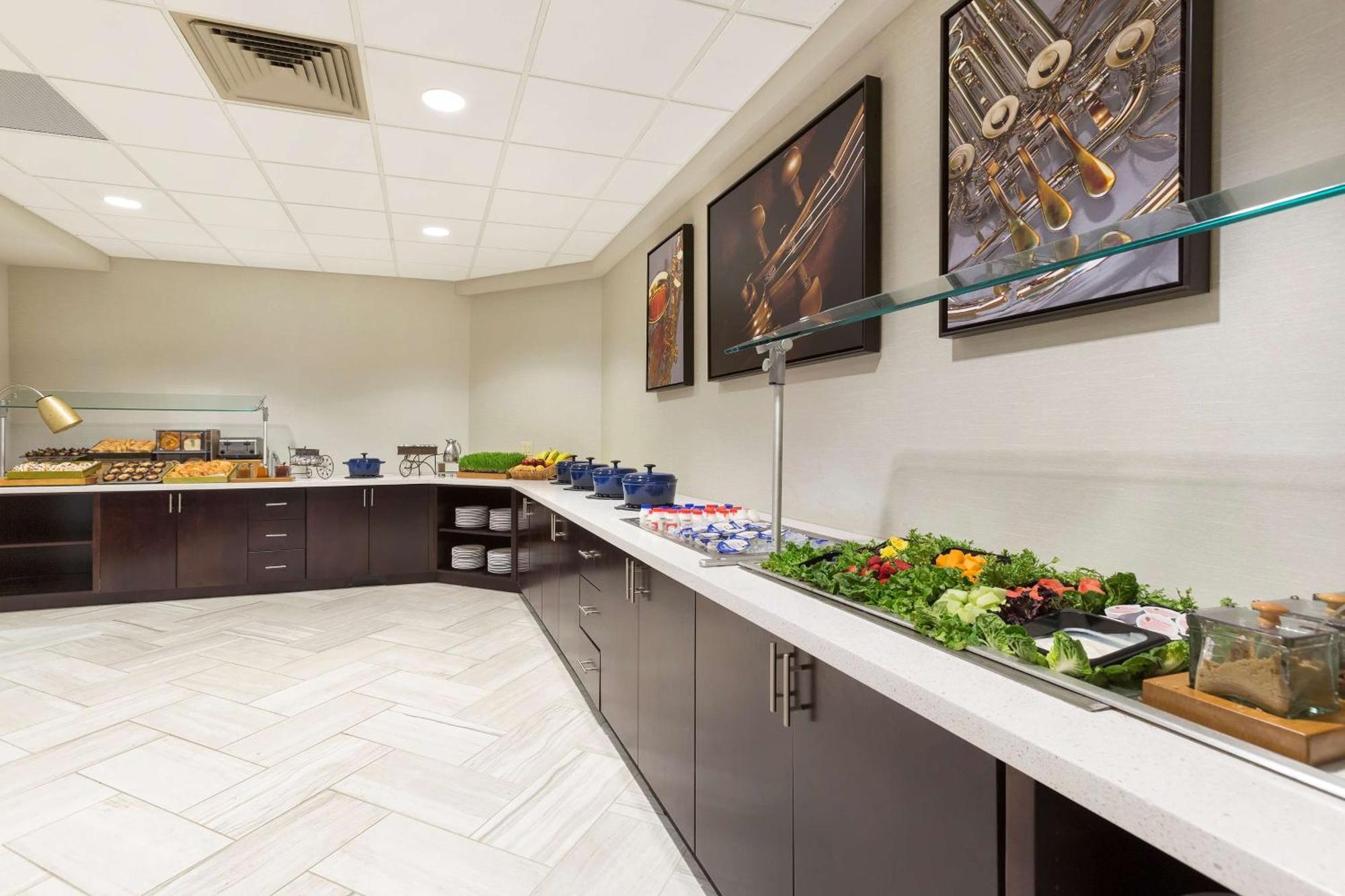 Doubletree By Hilton Airport Hotel
