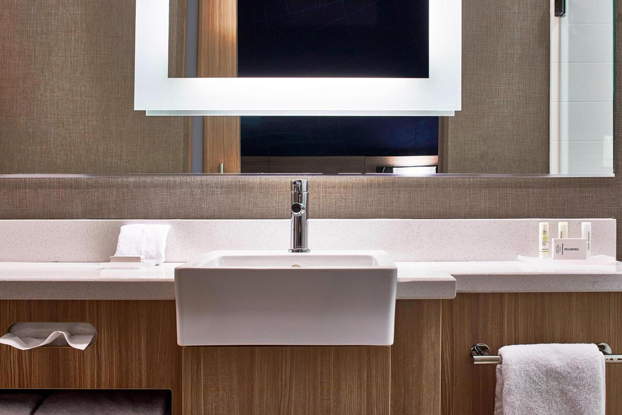 Hotel Springhill By Marriott Downtown/convention Center 3*