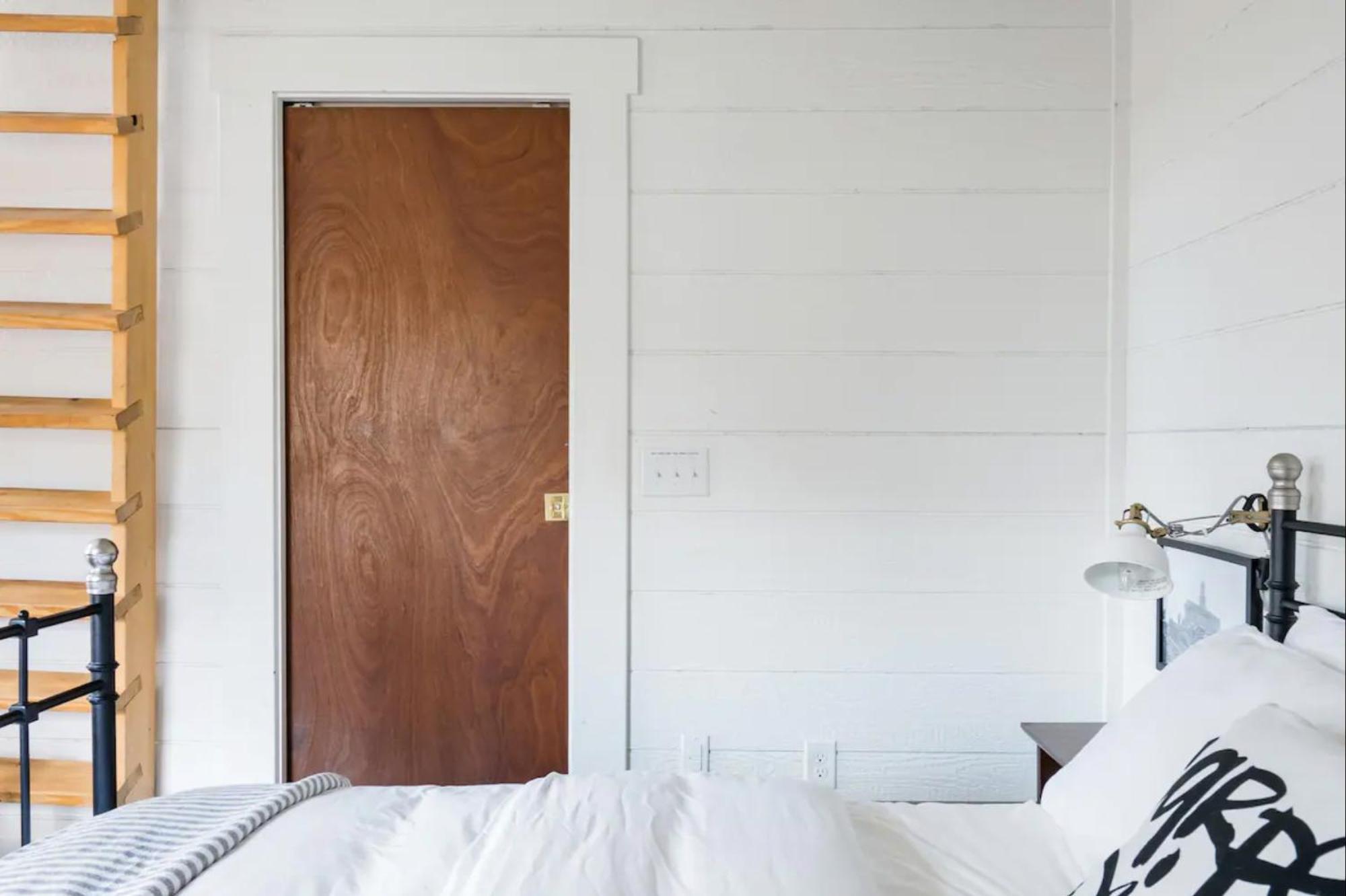 Hip, Cozy With A Fire Pit In Cleveland Park Holiday home *