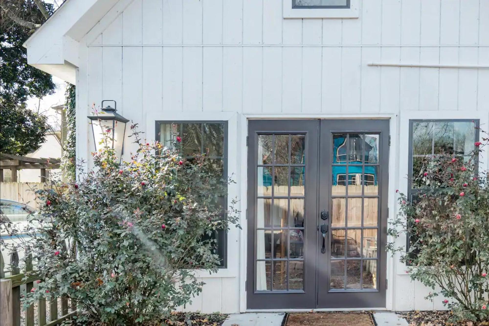 Hip, Cozy With A Fire Pit In Cleveland Park