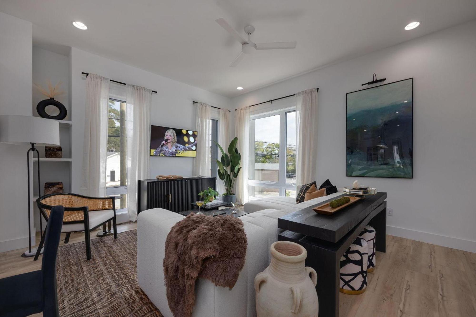 - 1400 Napoleon St. Holiday home *