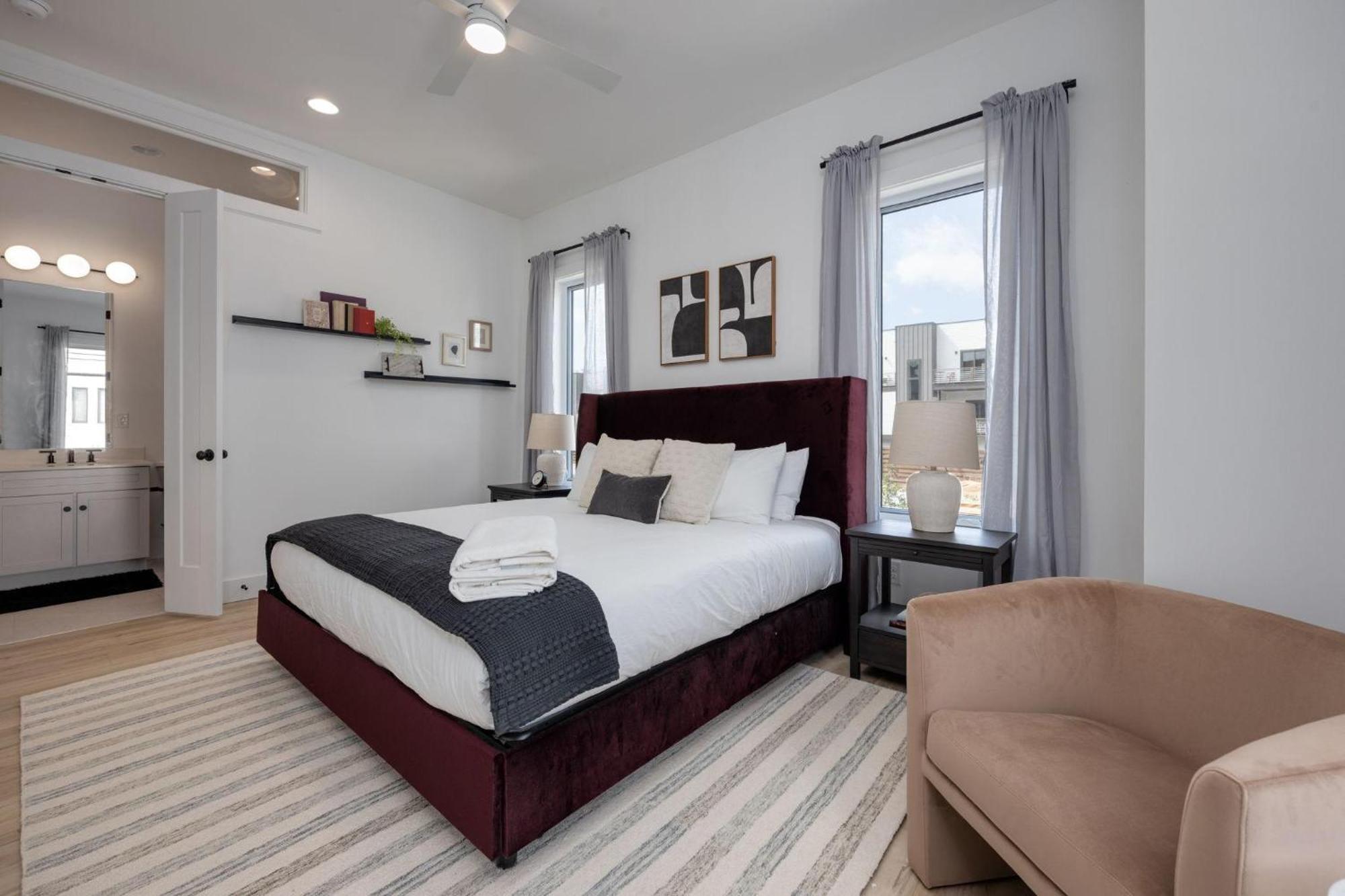 - 1400 Napoleon St. Holiday home