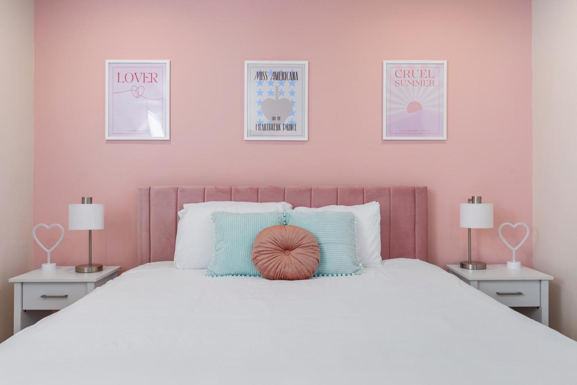 Taylor Swift Eras Inspired Home-10 Min To Broadway *