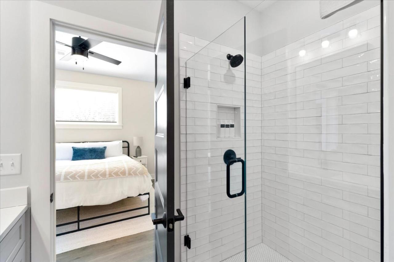 Scandinavian-style With Balcony! Secure Gated Complex, 10min To Downtown! Sleeps 6! * Nashville