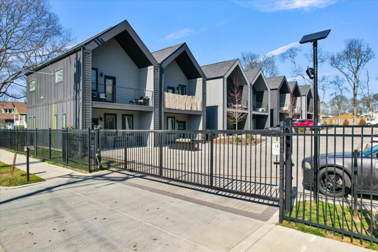 Holiday home Scandinavian-style With Balcony! Secure Gated Complex, 10min To Downtown! Sleeps 6! Nashville