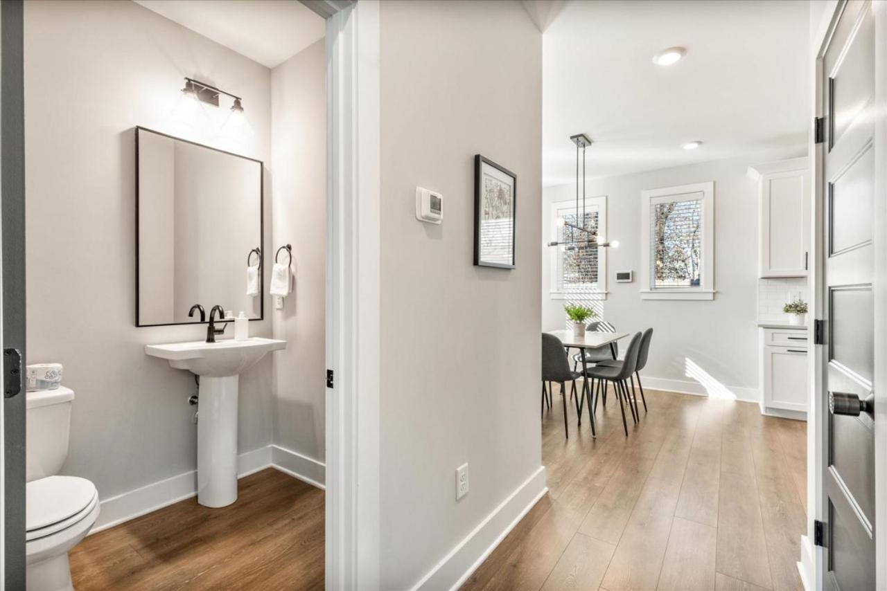 Scandinavian-style With Balcony! Secure Gated Complex, 10min To Downtown! Sleeps 6! * Nashville