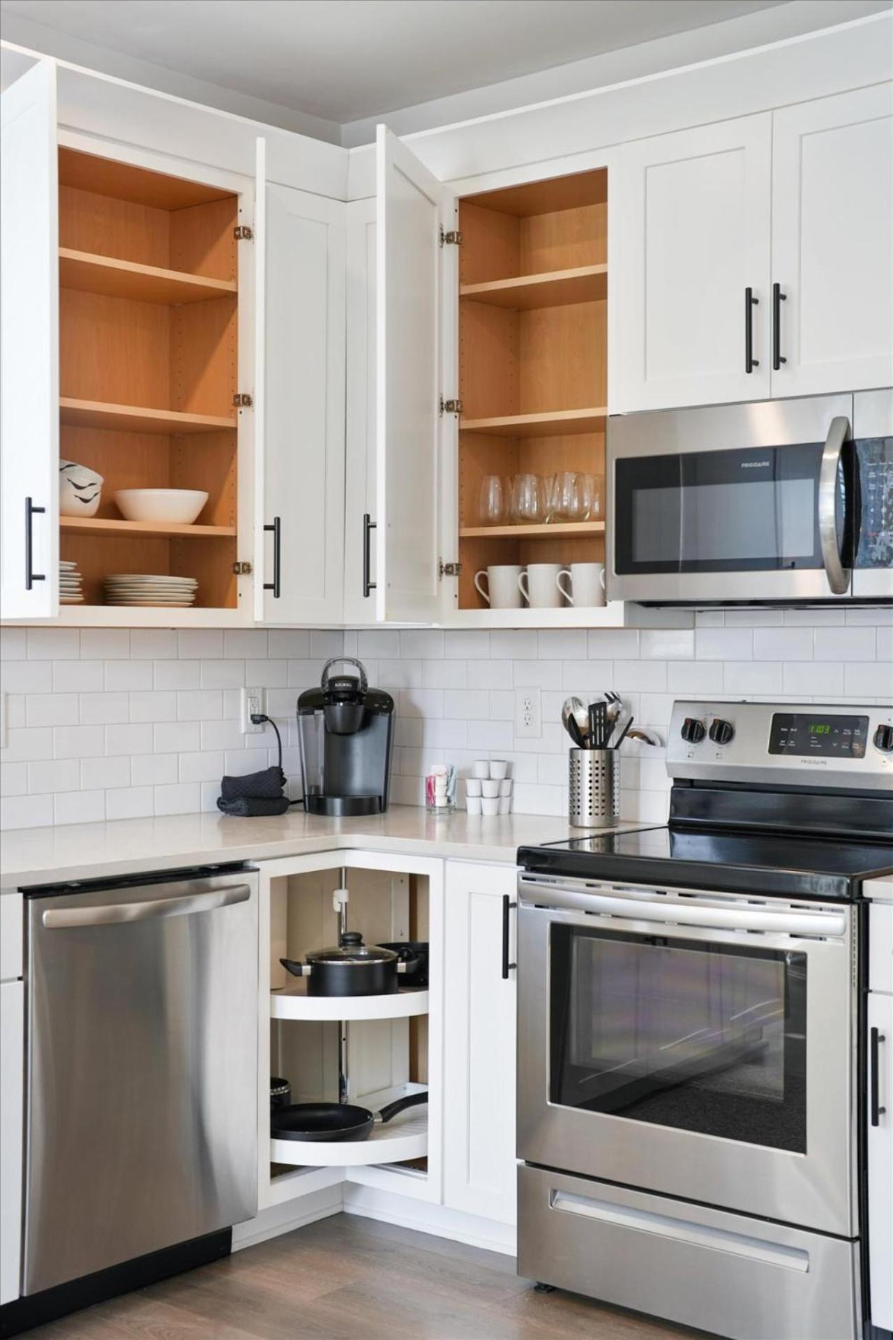 Holiday home Scandinavian-style With Balcony! Secure Gated Complex, 10min To Downtown! Sleeps 6! Nashville