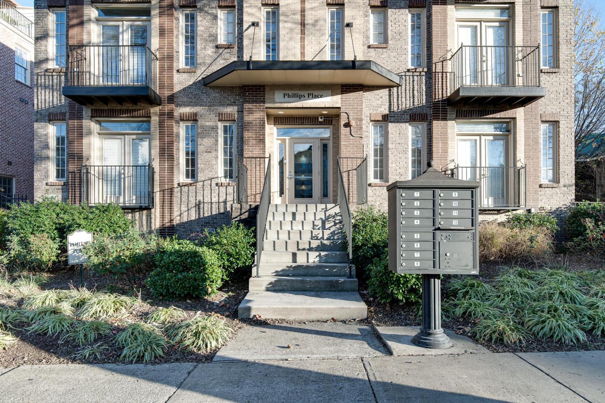 Lipstick & Boots 10 Min To Broadway, Music Row, Fun