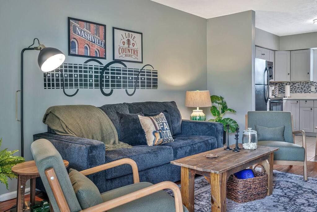 East Nash Local Dining Bars - Sleeps 6 *