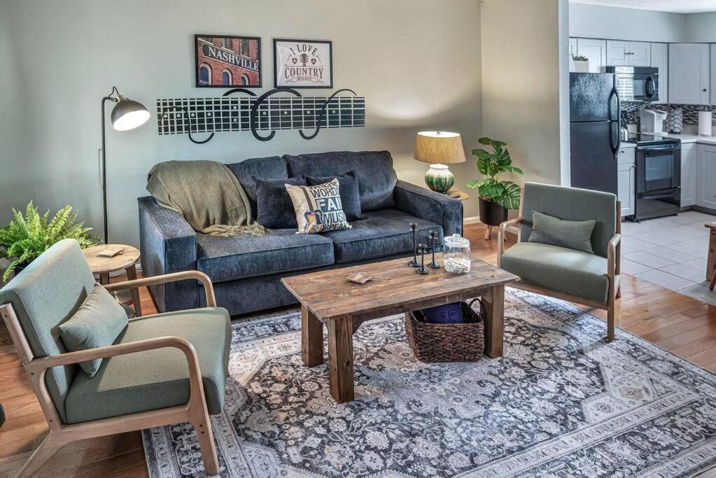 East Nash Local Dining Bars - Sleeps 6 * Nashville