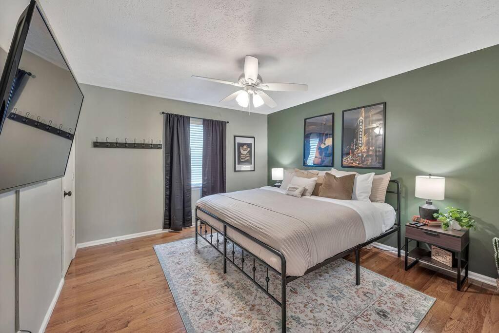 East Nash Local Dining Bars - Sleeps 6