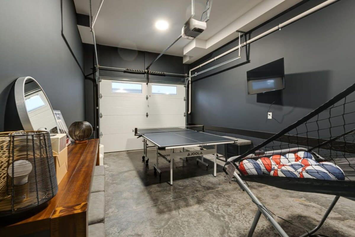 Holiday home Luxury Townhouse + Rooftop Deck + 1 1 Mi Downtown