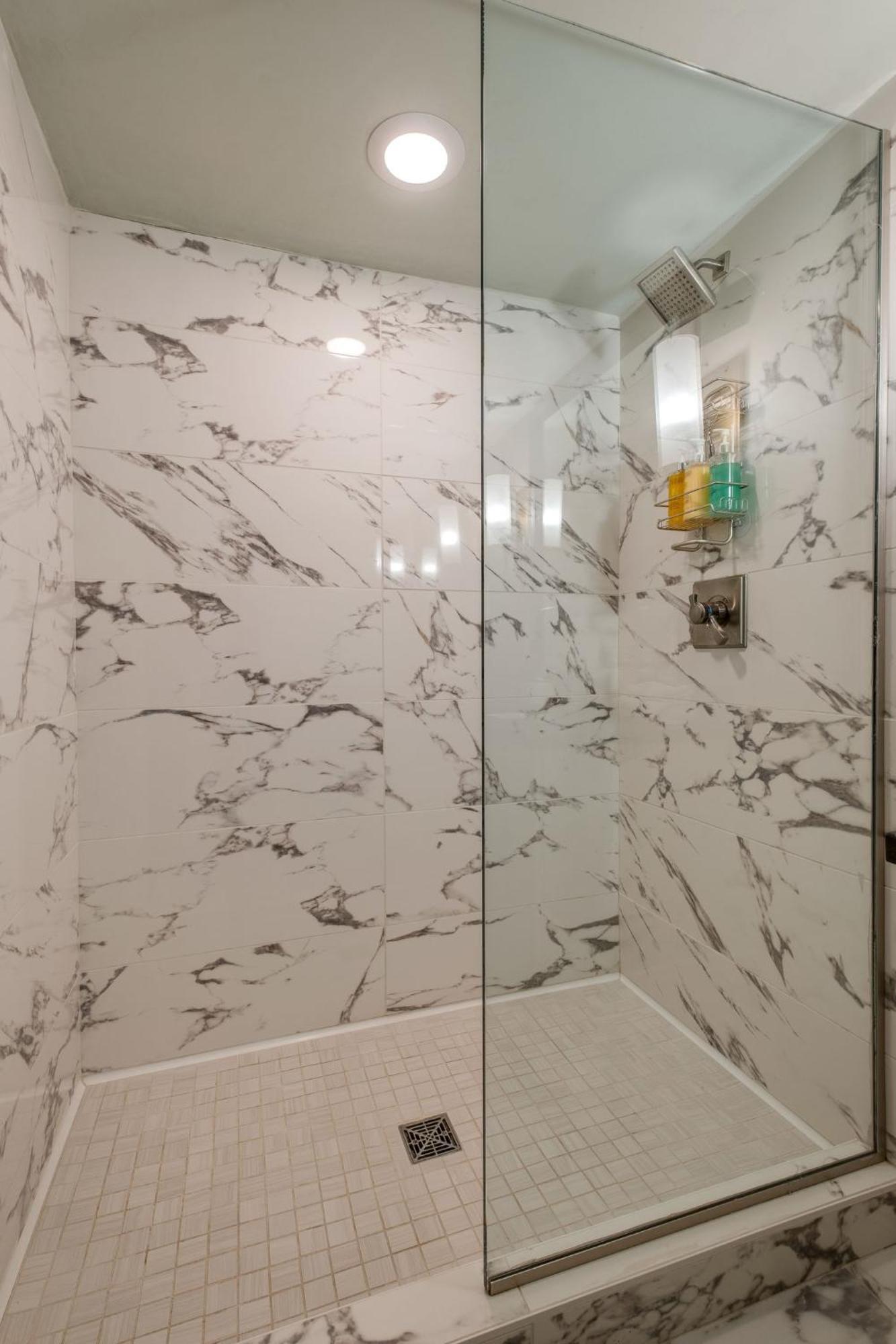 Riverfront Lofts Aparthotel 4*