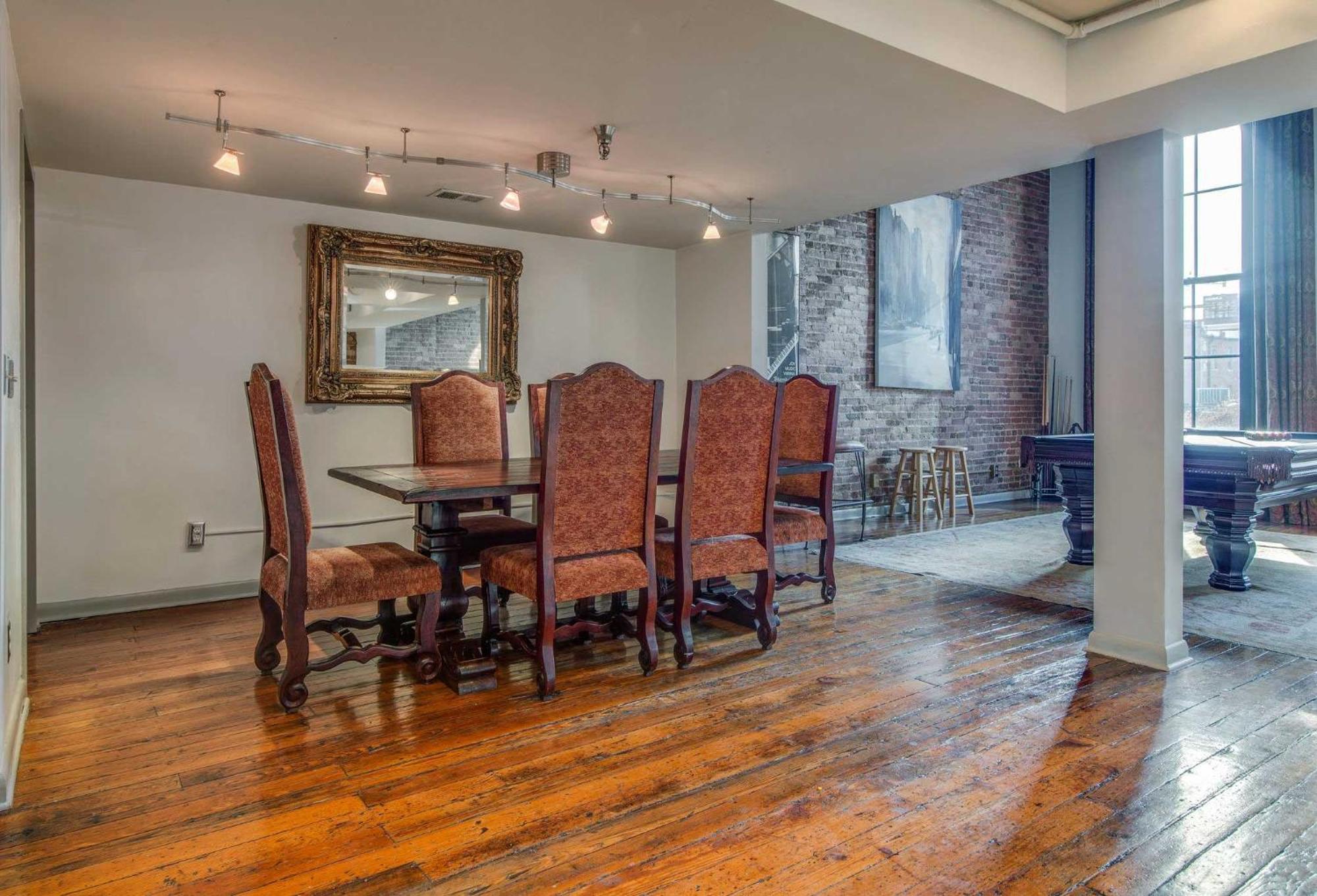 Riverfront Lofts Aparthotel