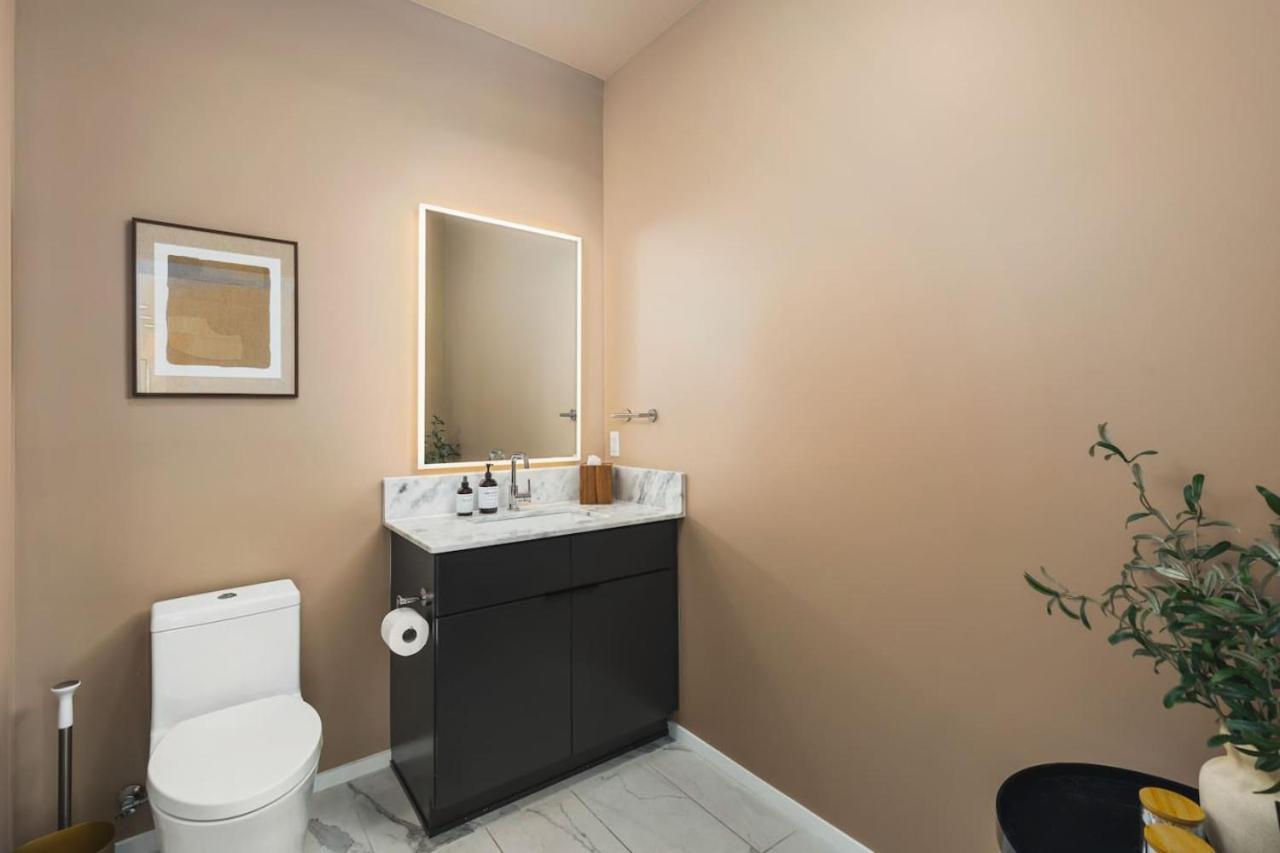 Penthouse With Patio Walk To Downtown 3 Bedrooms 5 Beds Nashville