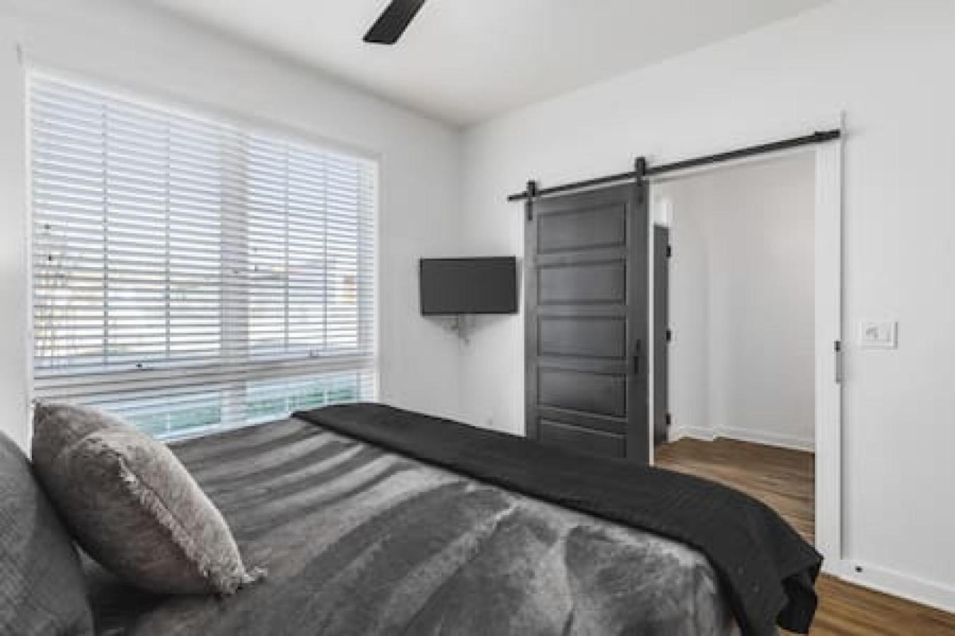 Holiday home Gorgeous East House With Rooftop Patio, Garage, 9 Beds, 3 Miles To Downtown