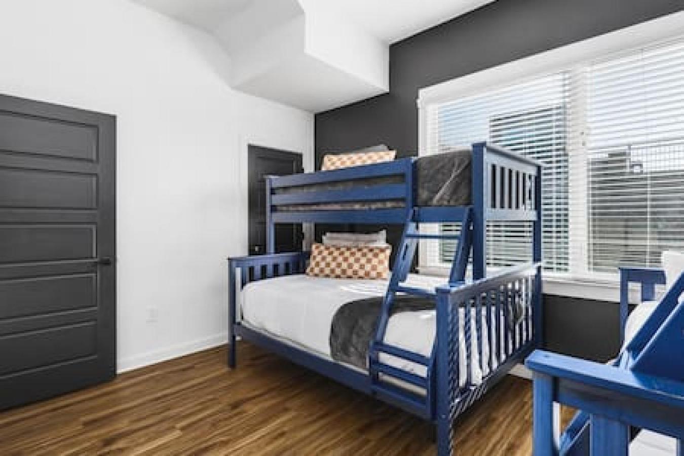 Holiday home Gorgeous East House With Rooftop Patio, Garage, 9 Beds, 3 Miles To Downtown *