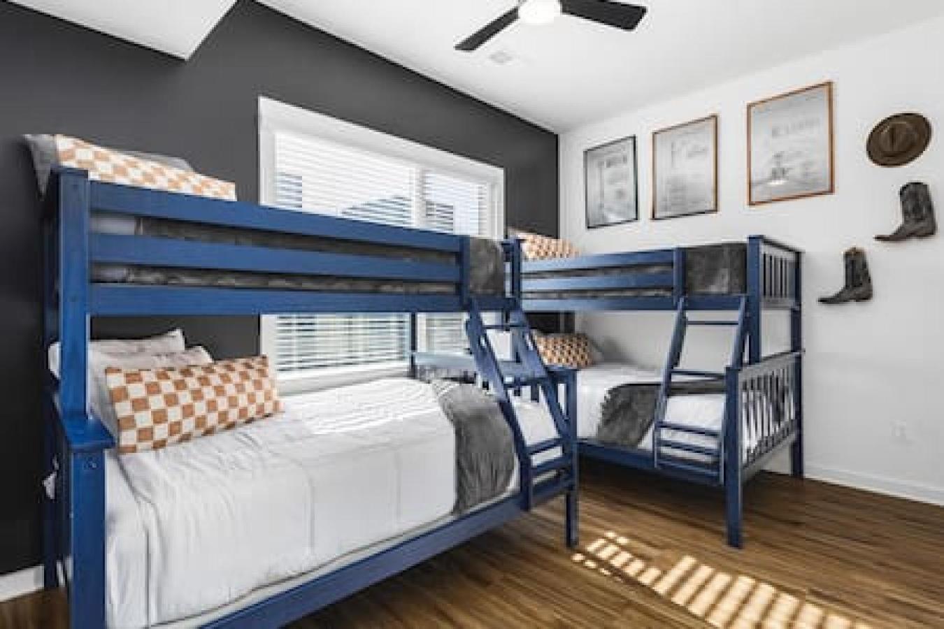 Holiday home Gorgeous East House With Rooftop Patio, Garage, 9 Beds, 3 Miles To Downtown