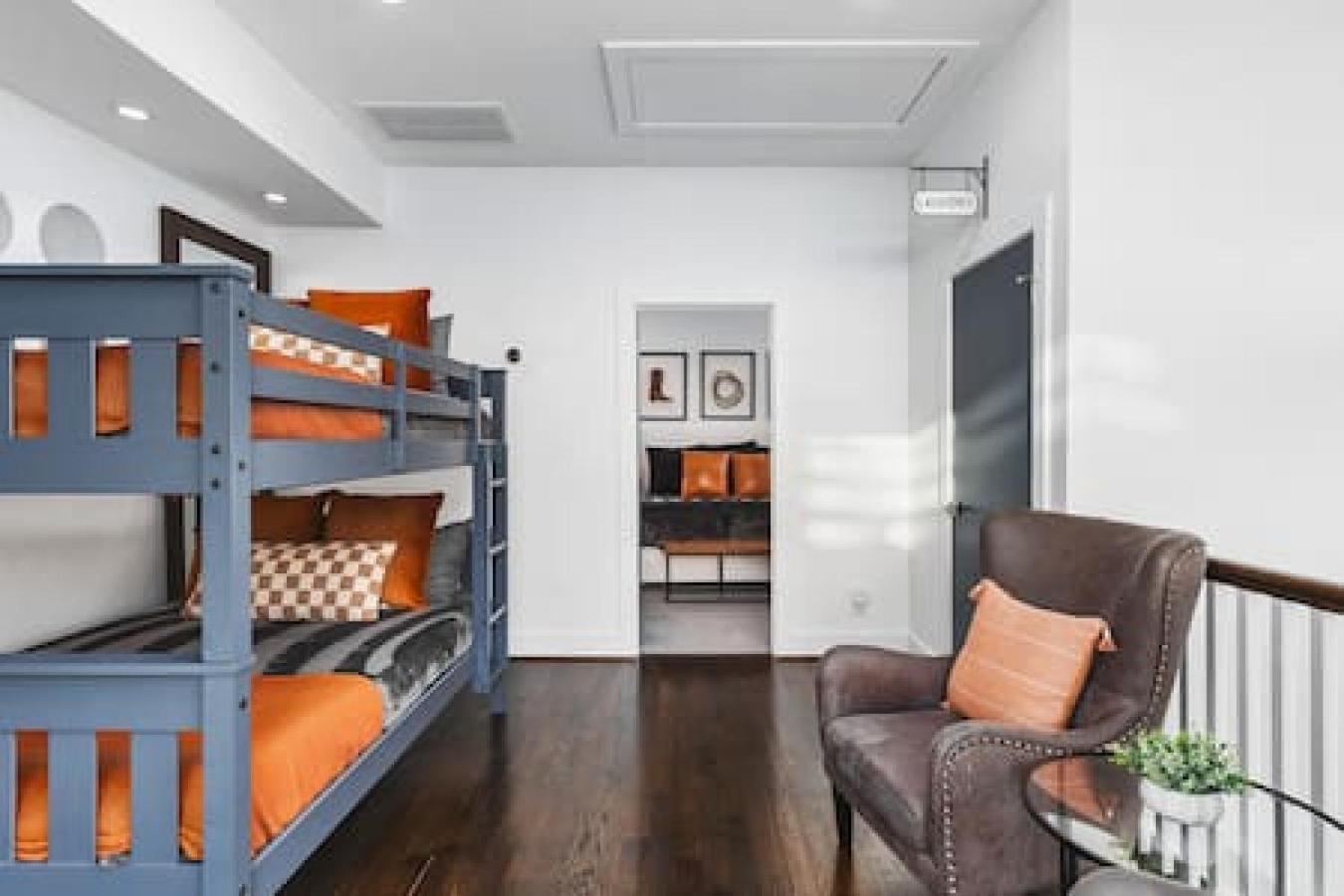 Holiday home Belmont Retreat Walk To Restaurants, Coffee, 12 South *