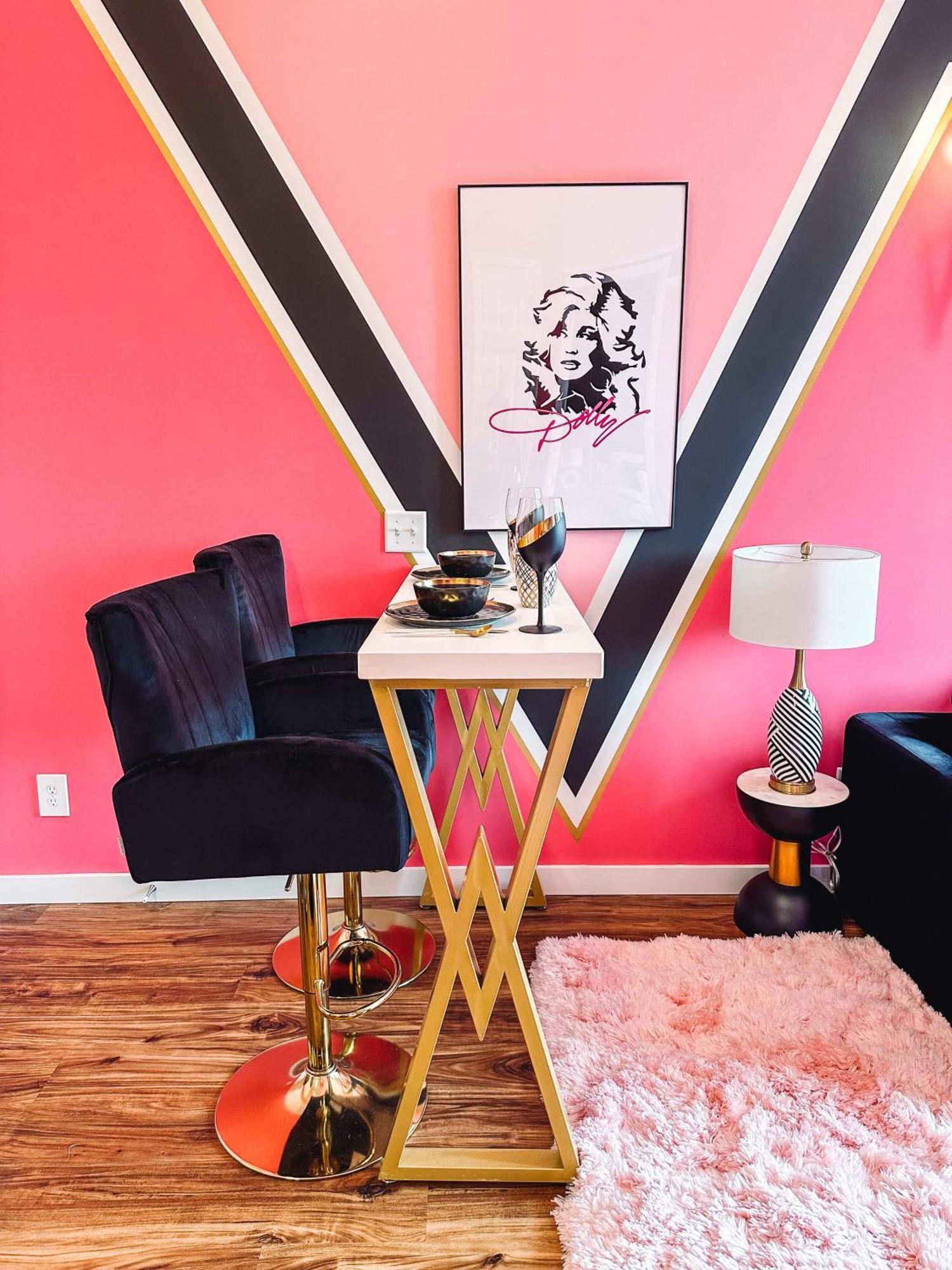 Holiday home Dolly's Glam Getaway - Glittering Gem Near Broadway *