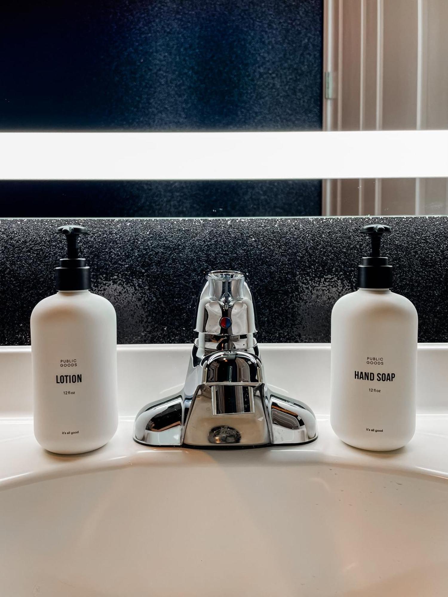 Dolly's Glam Getaway - Glittering Gem Near Broadway Nashville