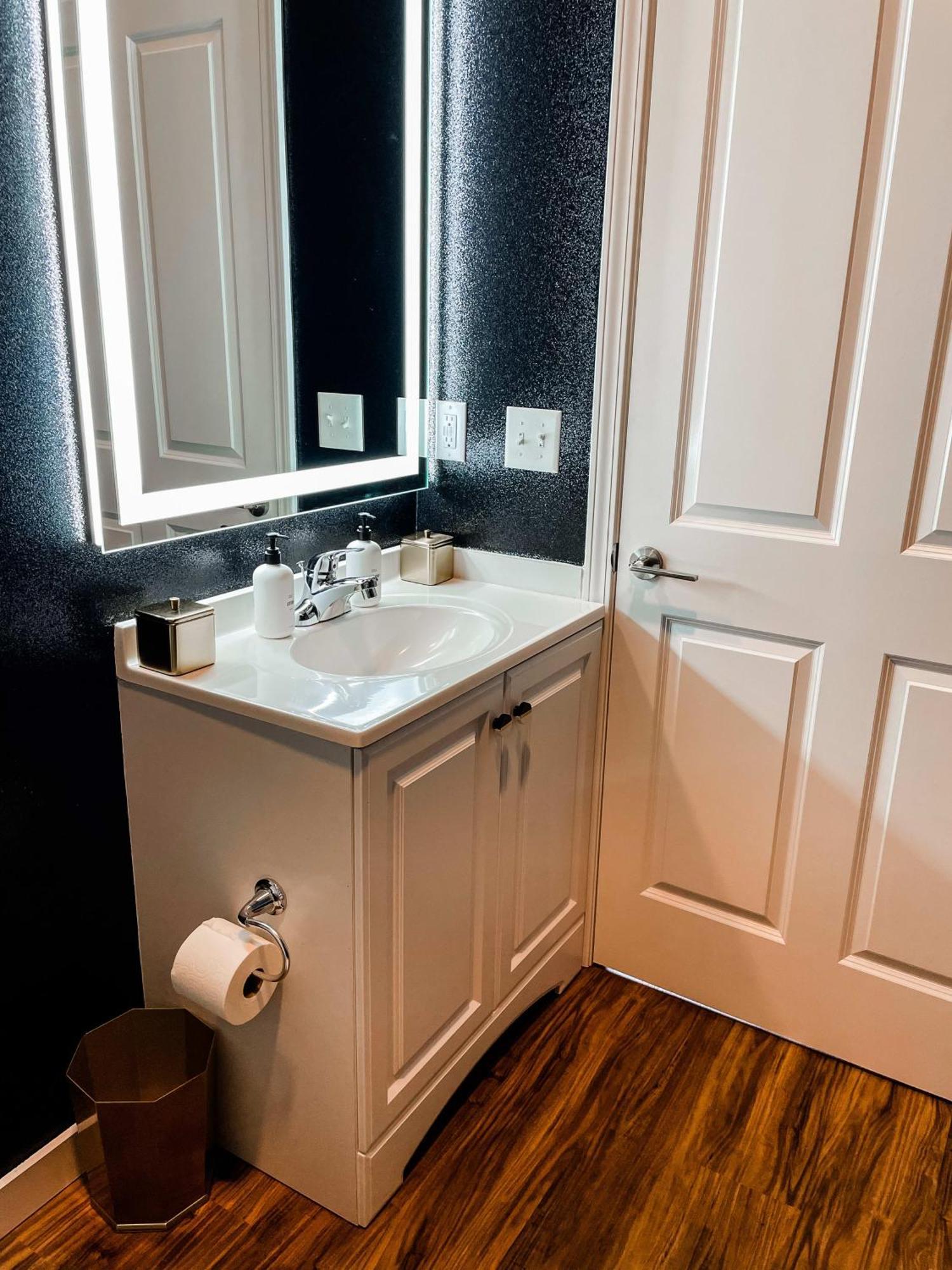 Dolly's Glam Getaway - Glittering Gem Near Broadway * Nashville