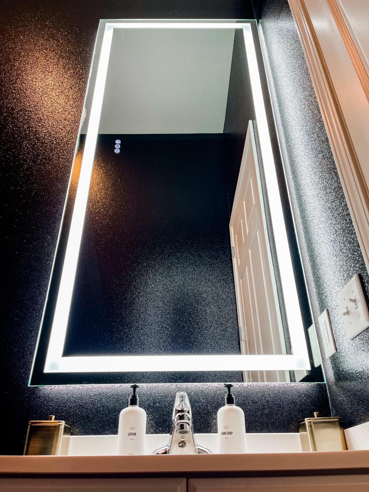 Dolly's Glam Getaway - Glittering Gem Near Broadway