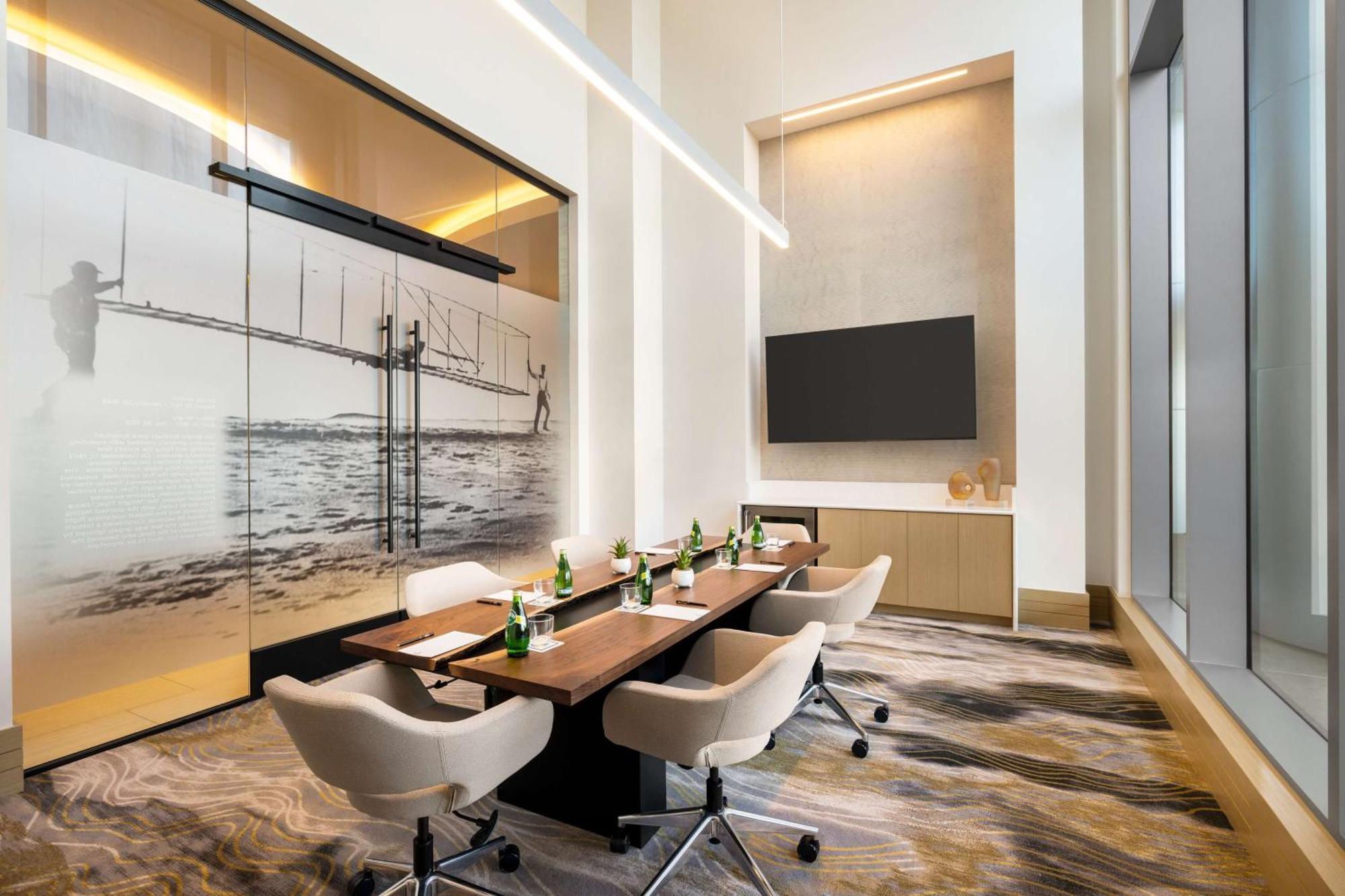 Hilton Bna Airport Terminal 4*