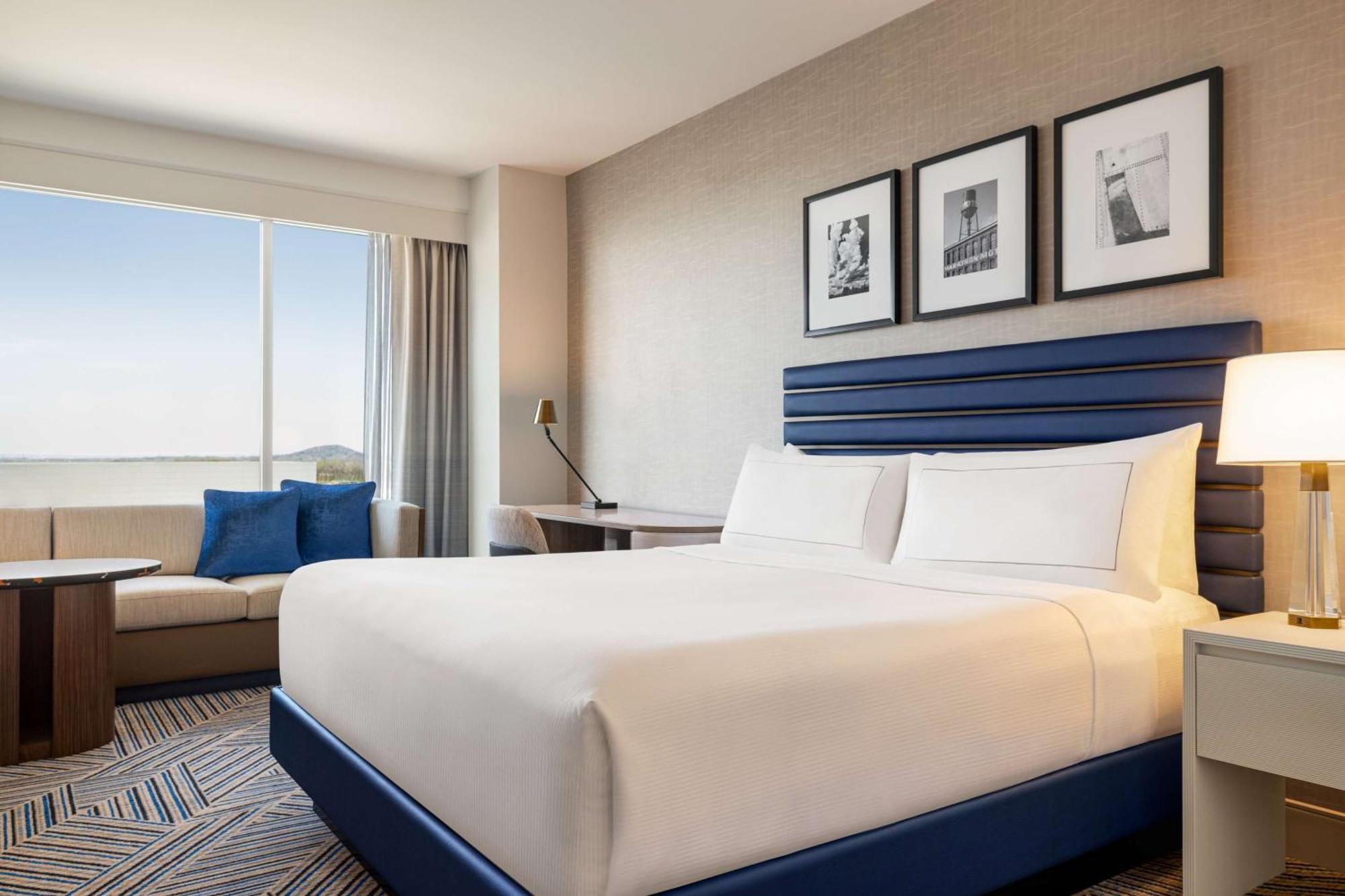 Hilton Bna Airport Terminal Hotel 4*