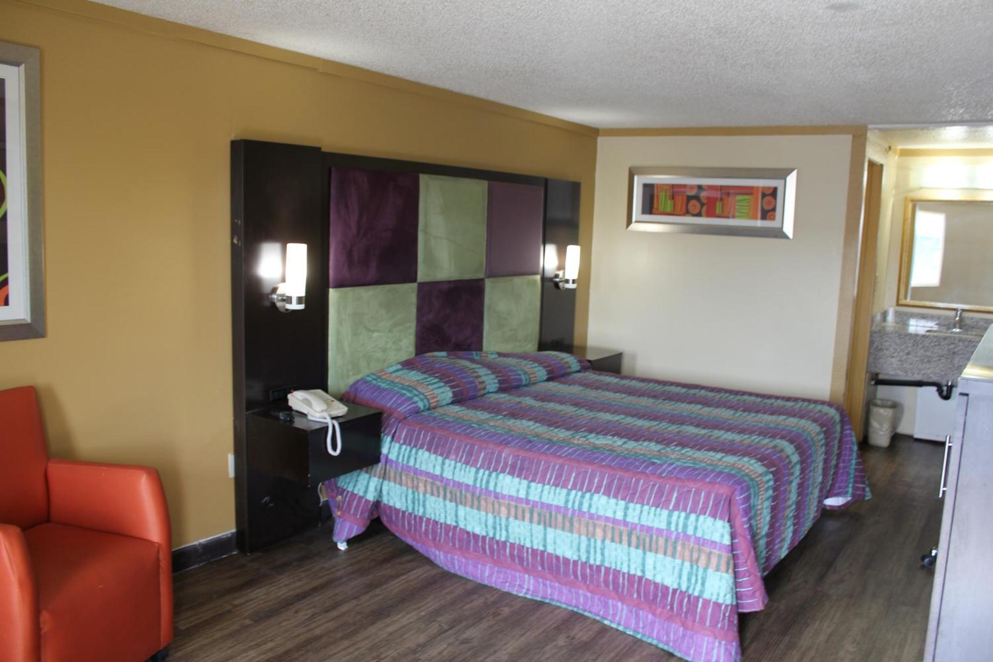 Hotel Executive & *