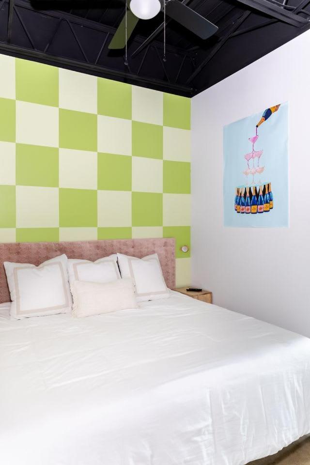 New Sleeps 4 - 7 Mins To Dt Apartment