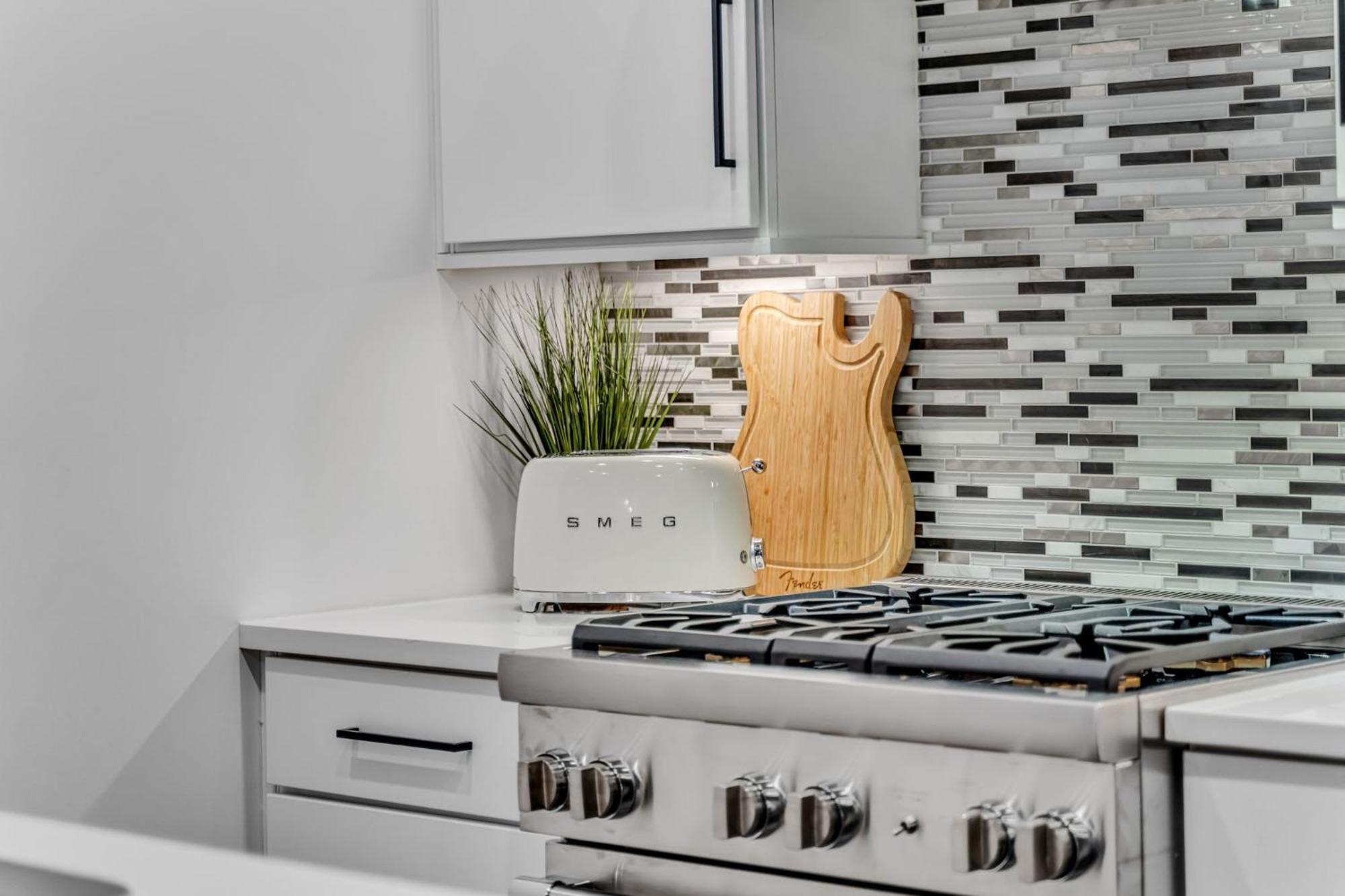 Rooftop Hot Tub & Game - 3 Miles To Downtown *