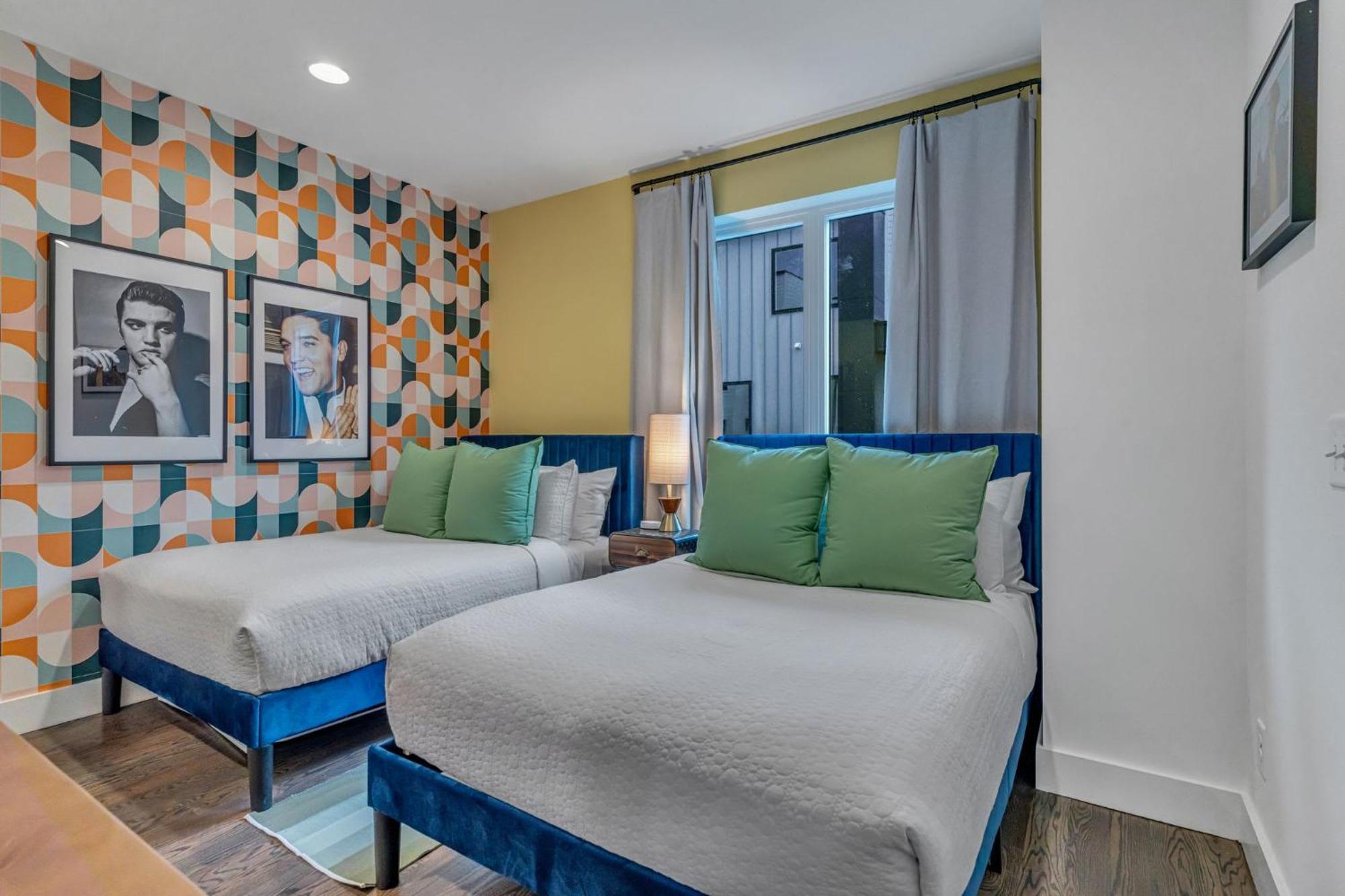 Holiday home Rooftop Hot Tub & Game - 3 Miles To Downtown