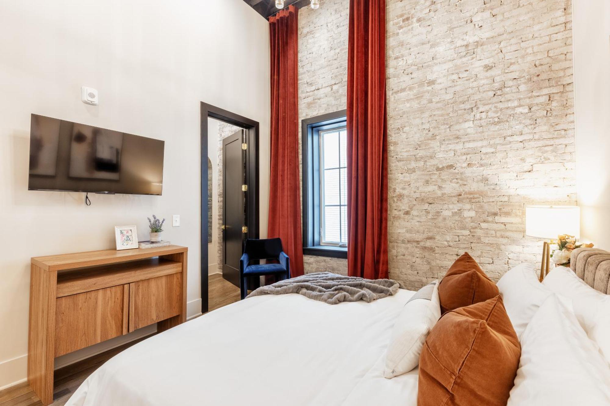 Union St Lofts - Salon - Day Nashville